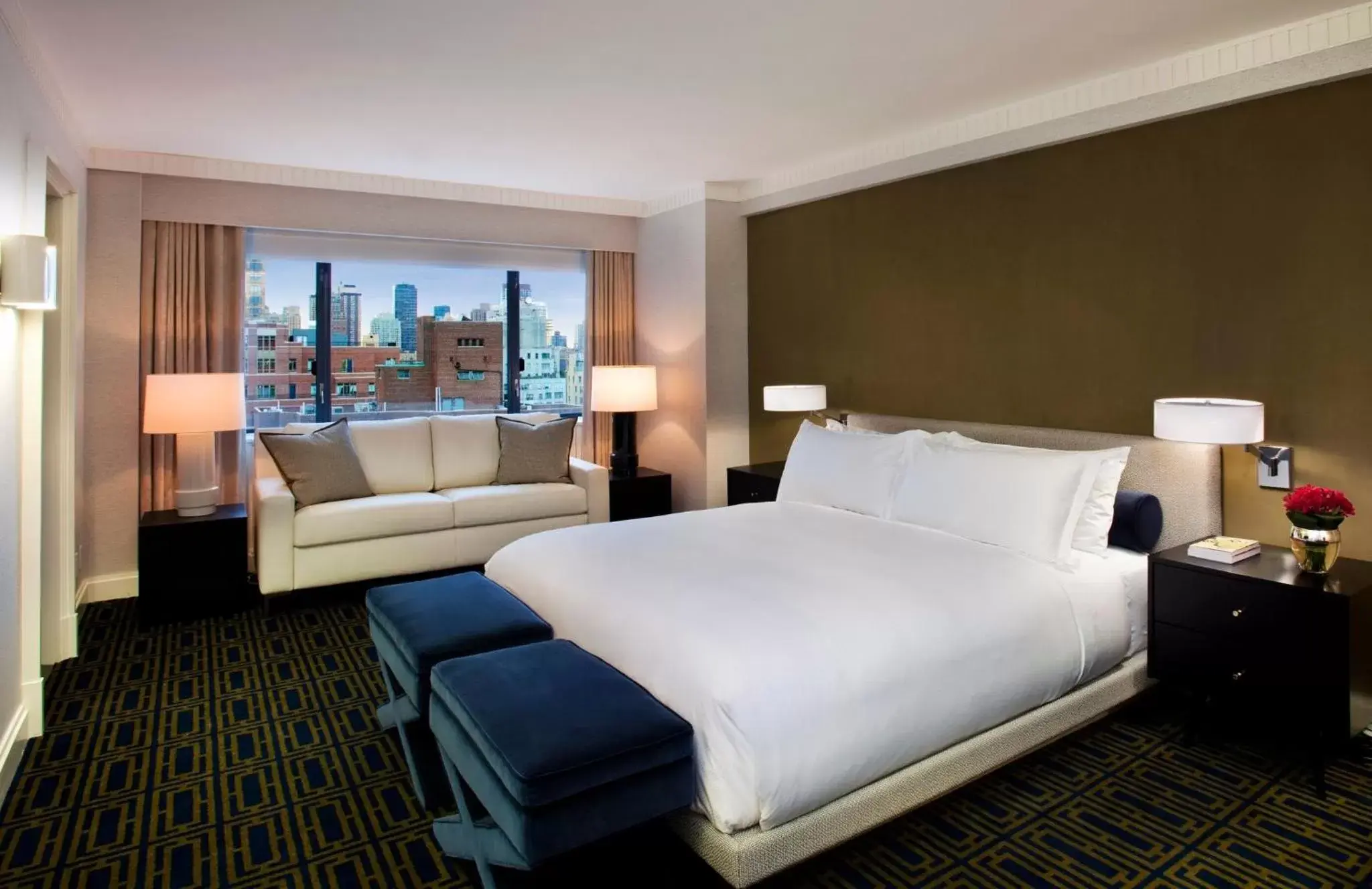 Photo of the whole room, Bed in Loews Regency New York Hotel