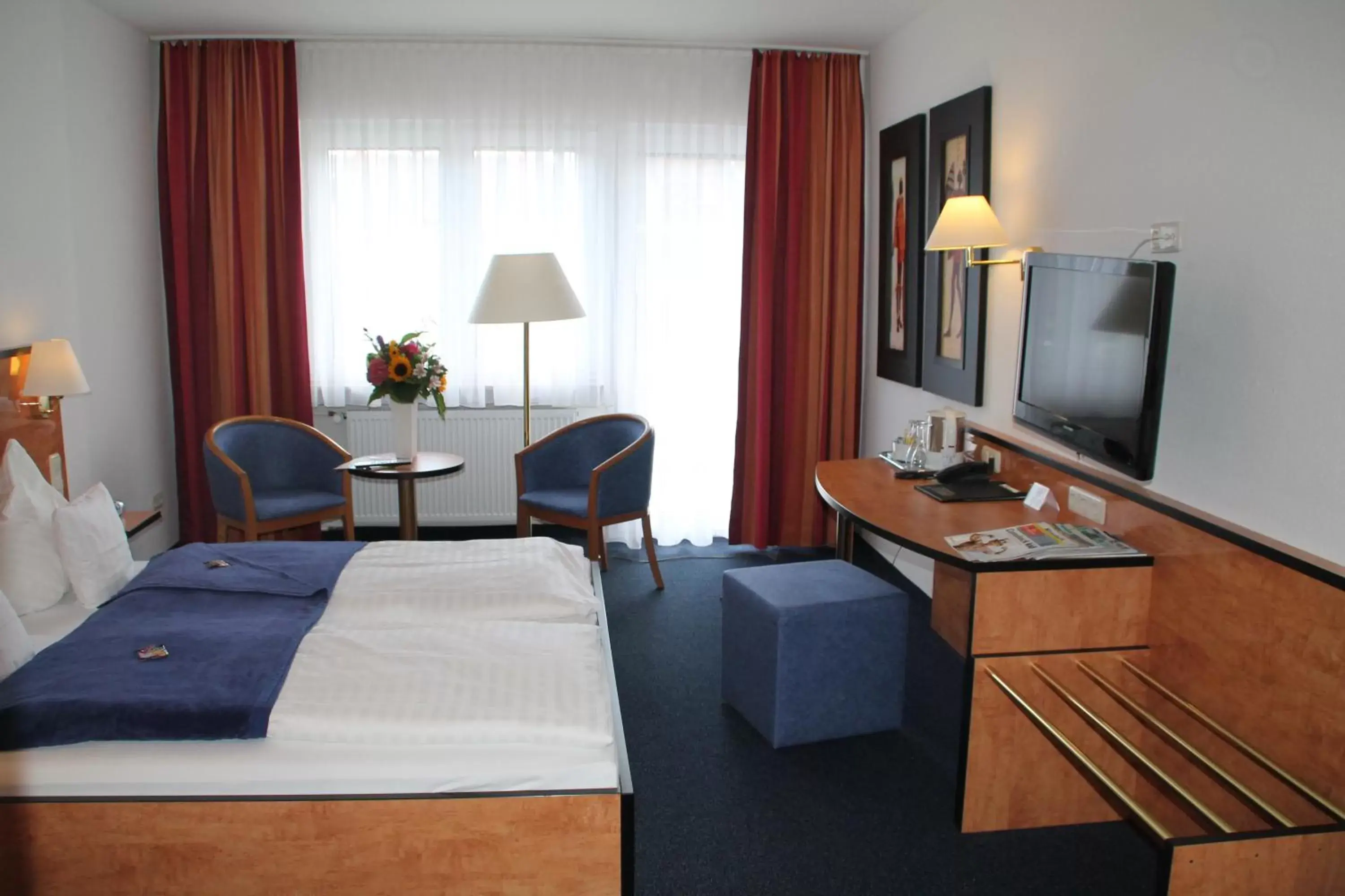 Photo of the whole room, Bed in Trip Inn Hotel Zum Riesen Hanau