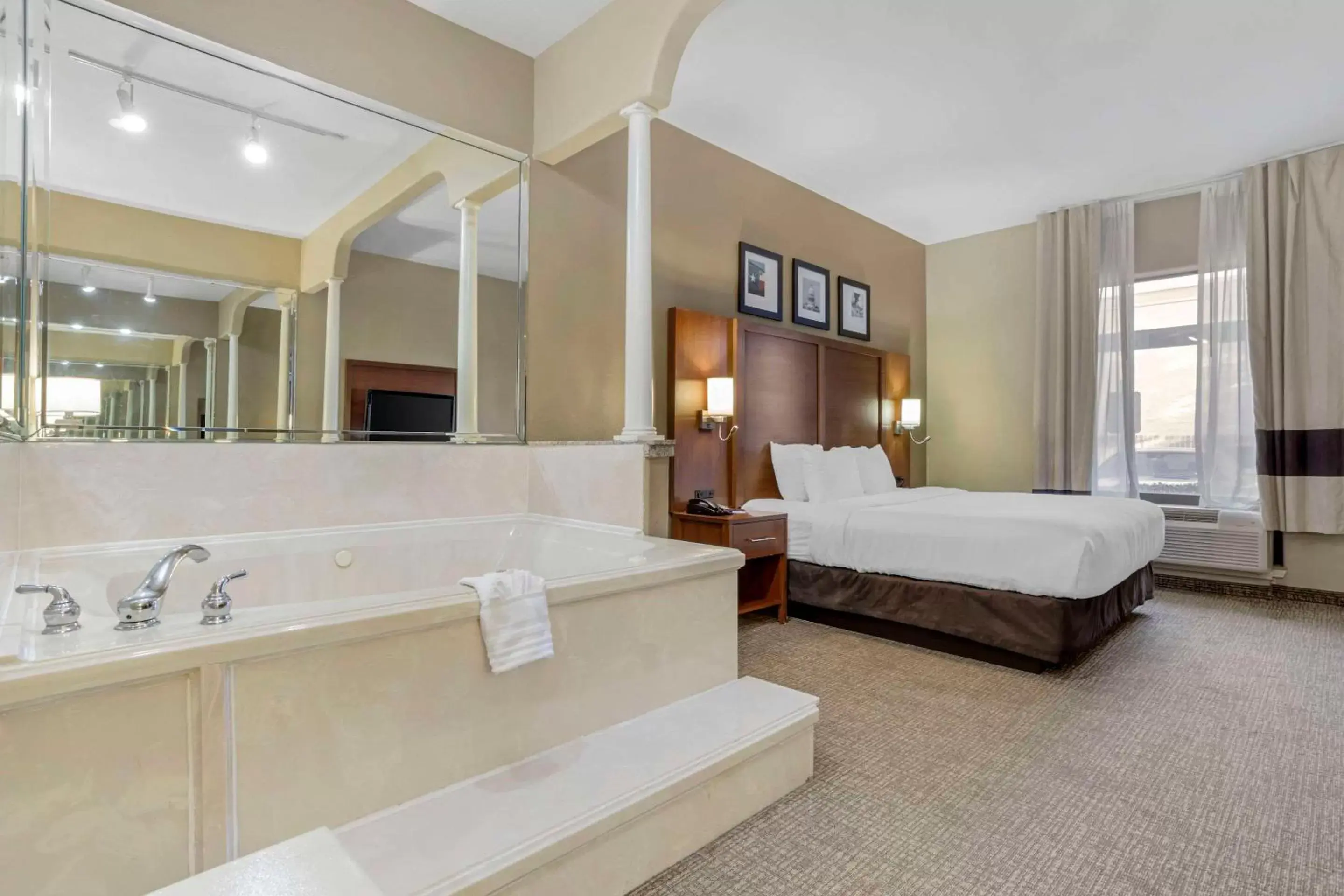 Bedroom, Bathroom in Comfort Suites Houston NW - Vintage Park