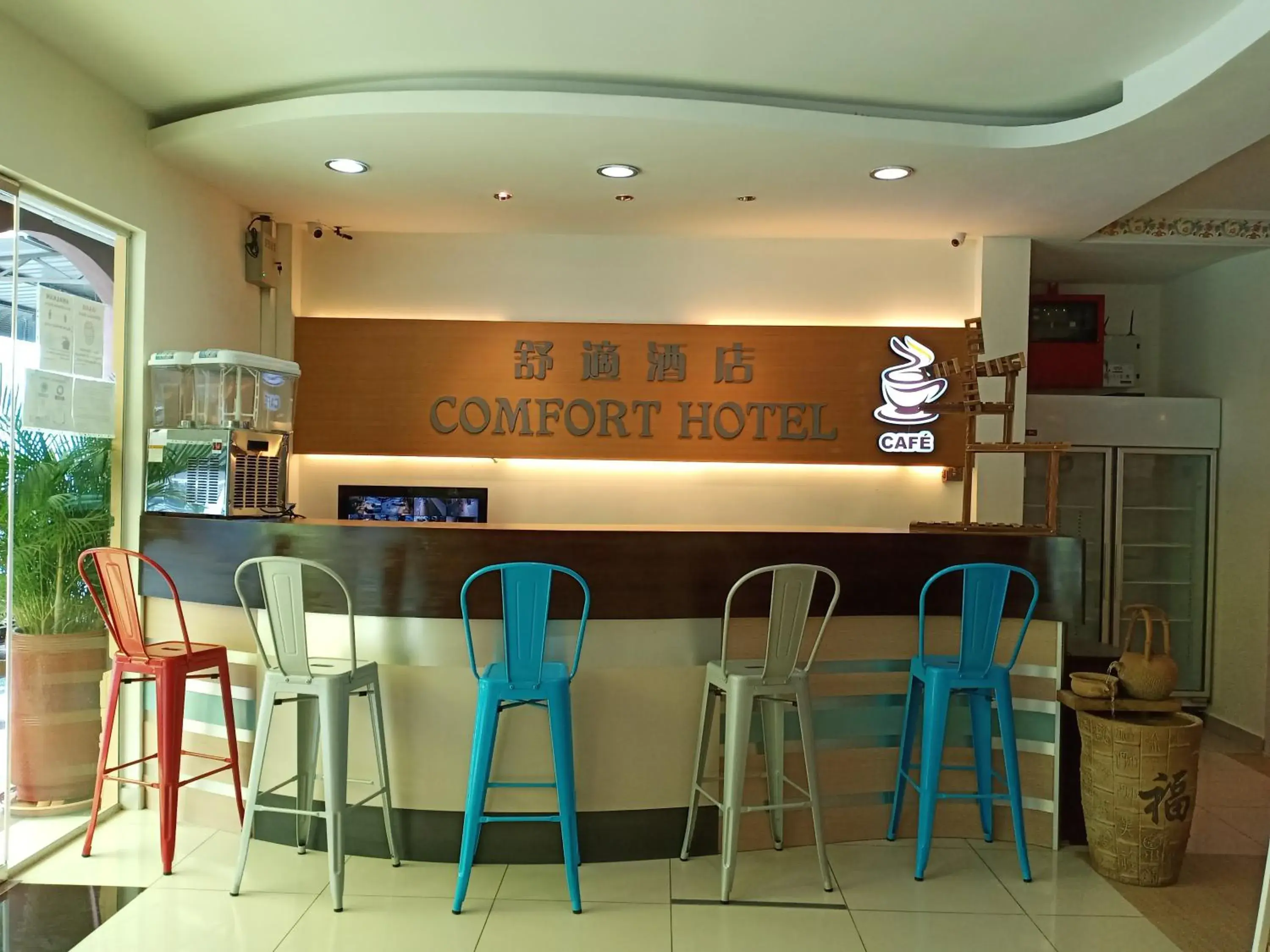 Restaurant/places to eat in OYO 750 Comfort Hotel