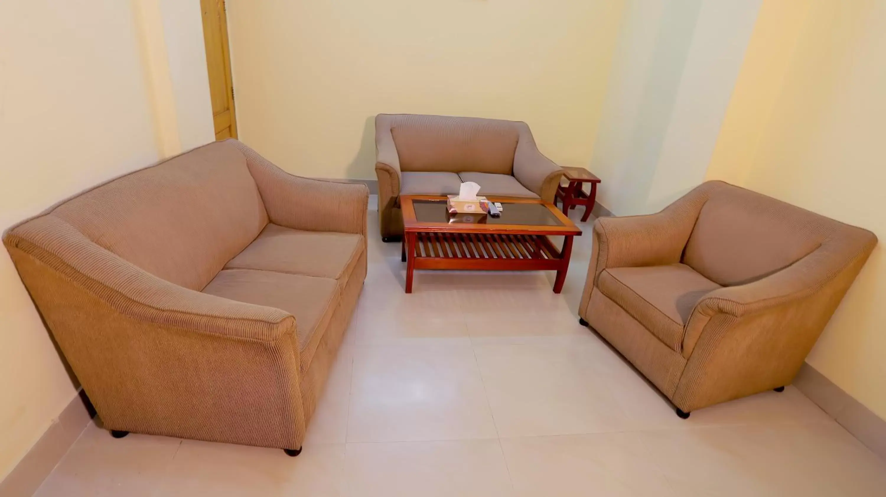 Living room, Seating Area in Hotel Metro International