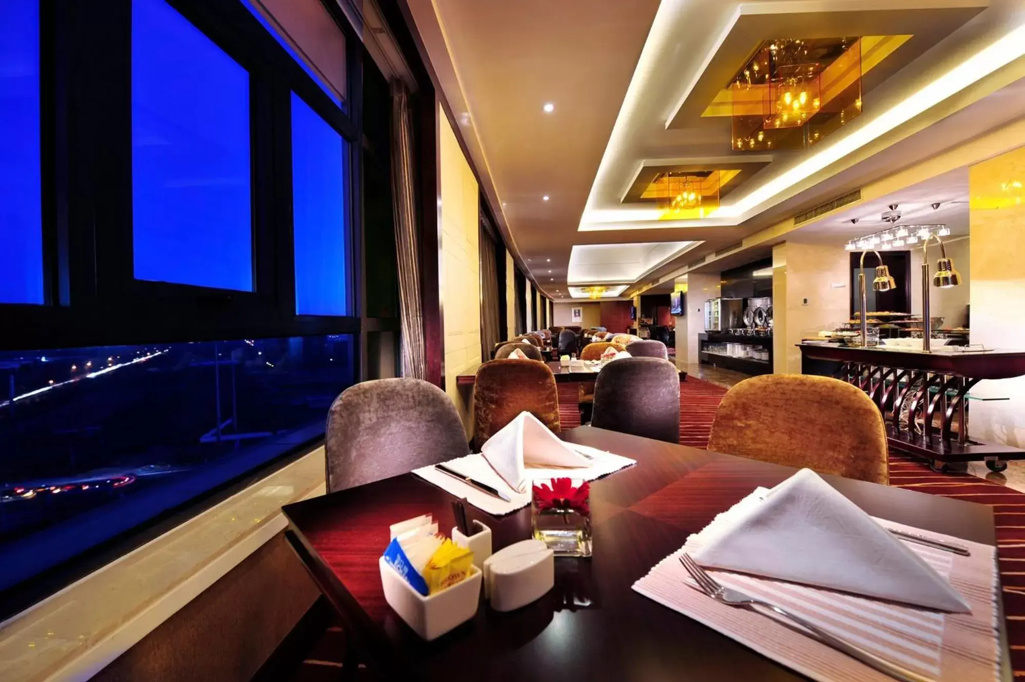 Lounge or bar in Crowne Plaza Beijing International Airport, an IHG Hotel
