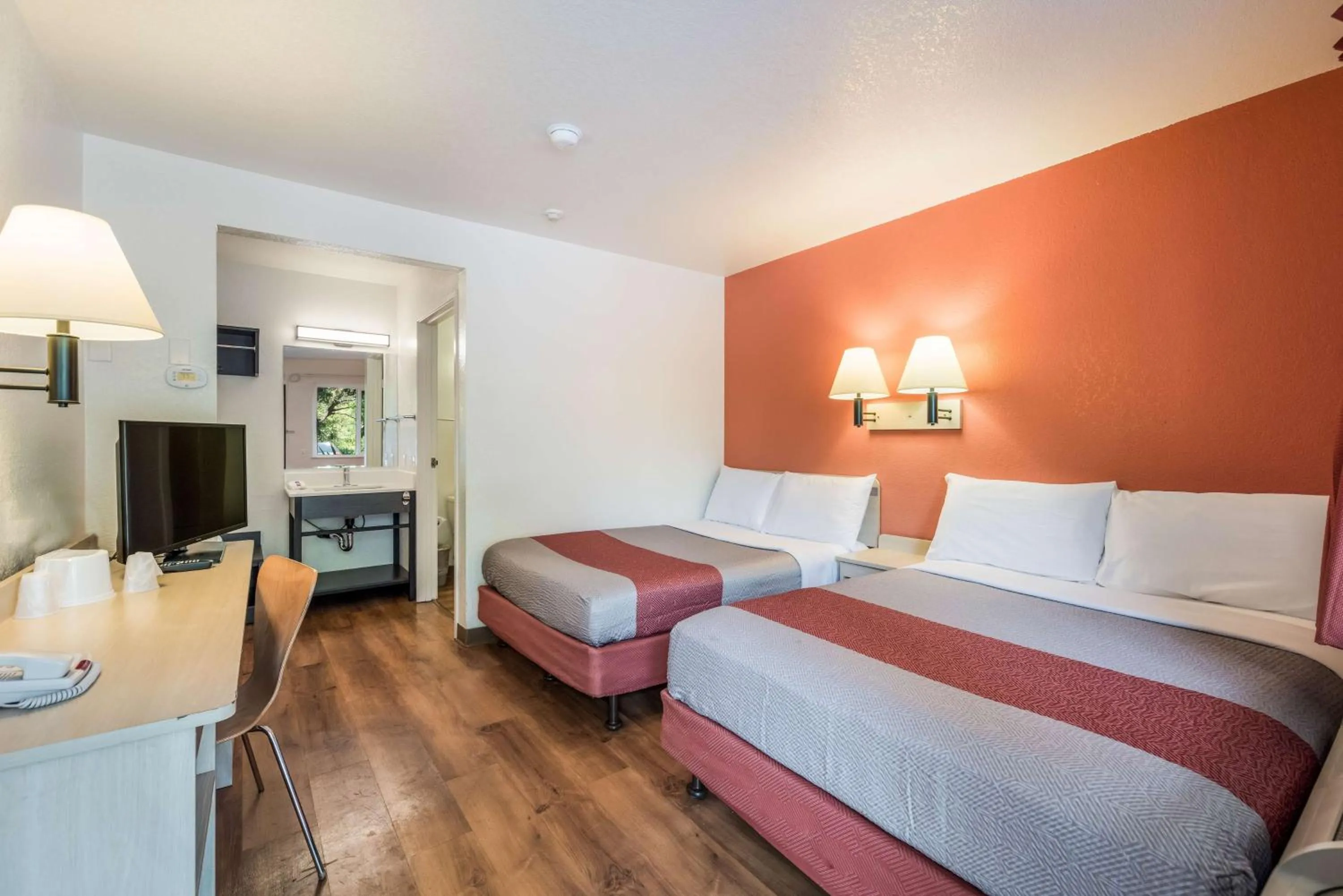 Bedroom, Bed in Motel 6-Rohnert Park, CA