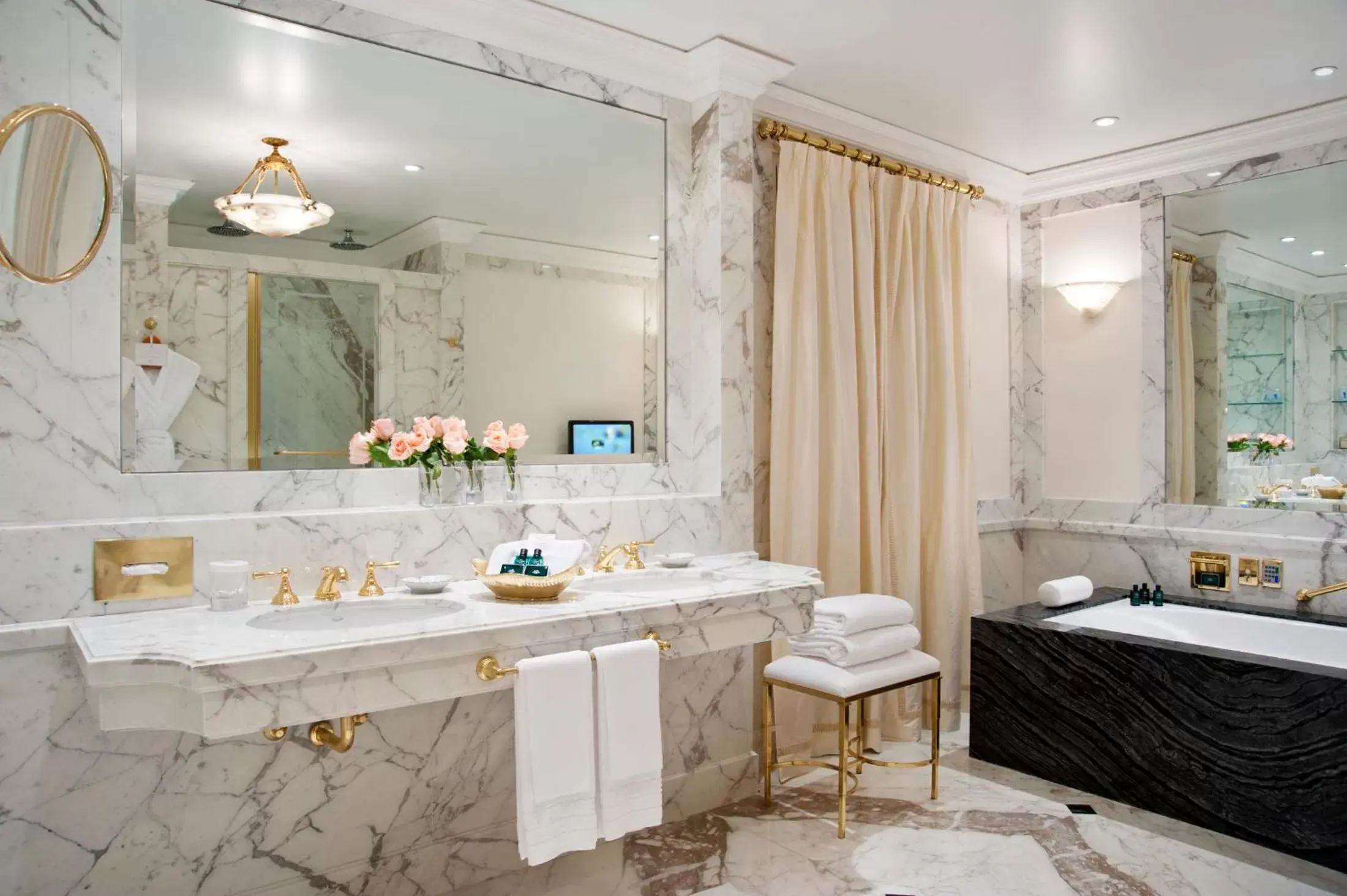 Bathroom in Alvear Palace Hotel - Leading Hotels of the World