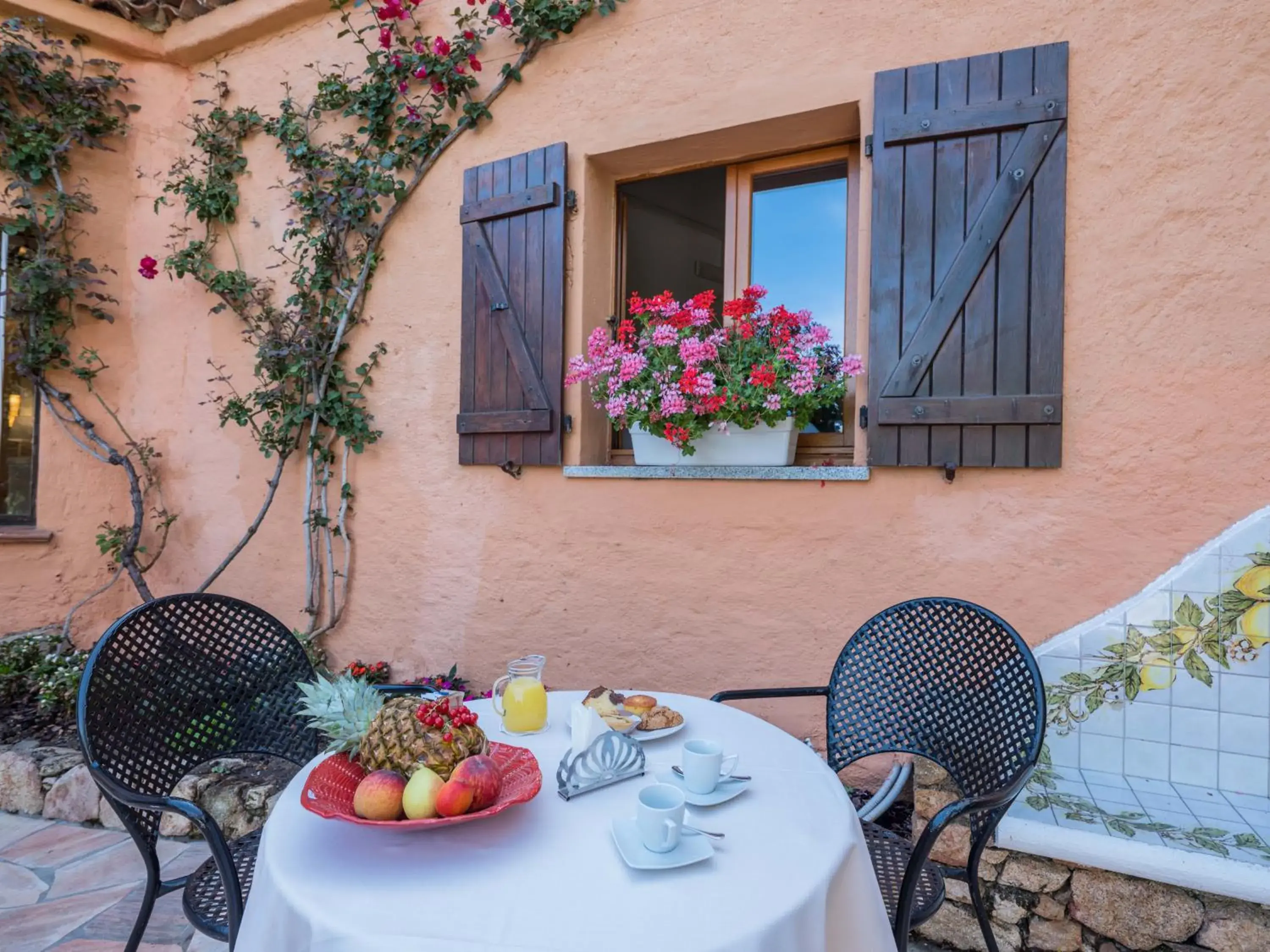 Property building in Hotel Rocce Sarde Property building in Hotel Rocce Sarde