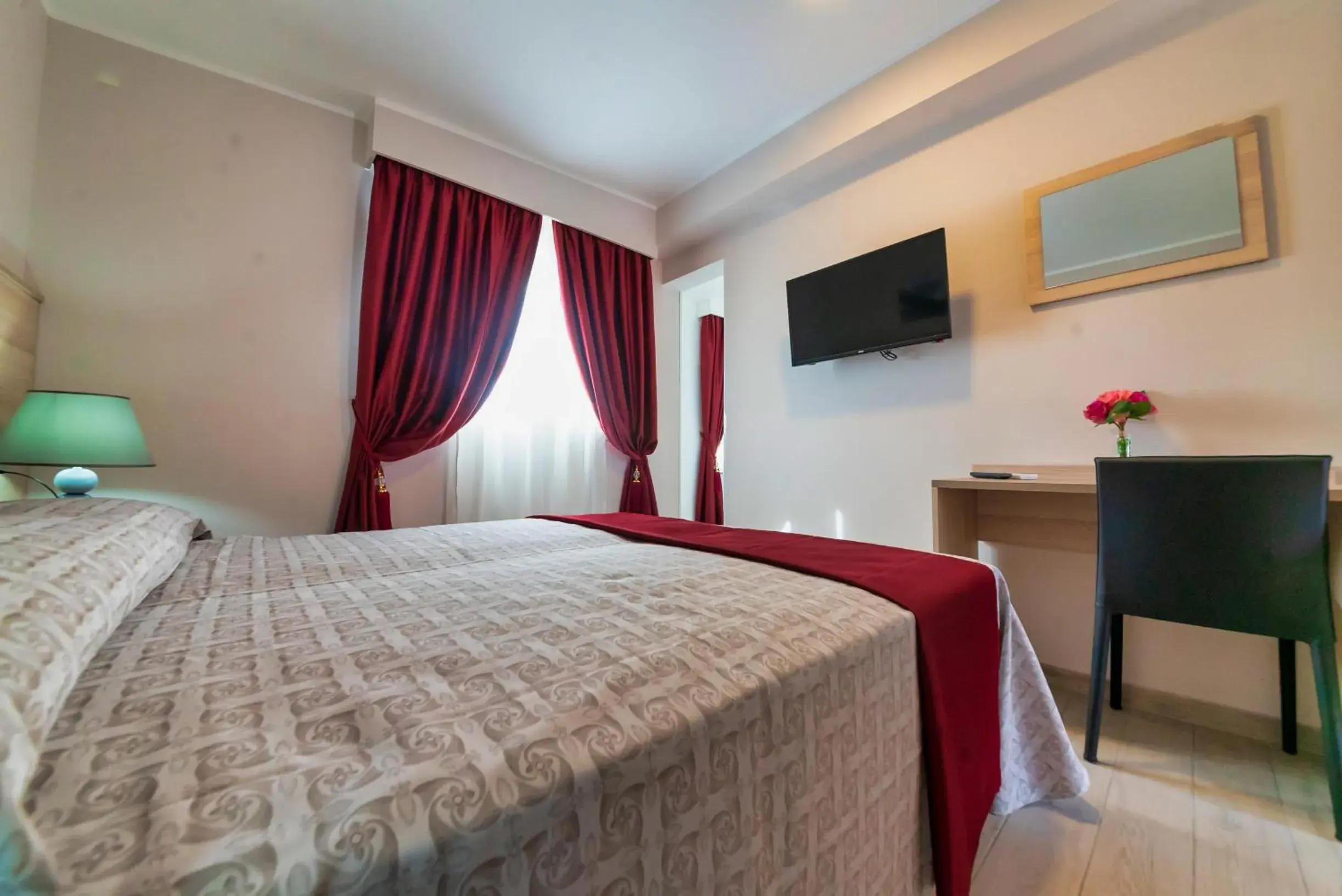 Bedroom, Bed in Hotel Balilla