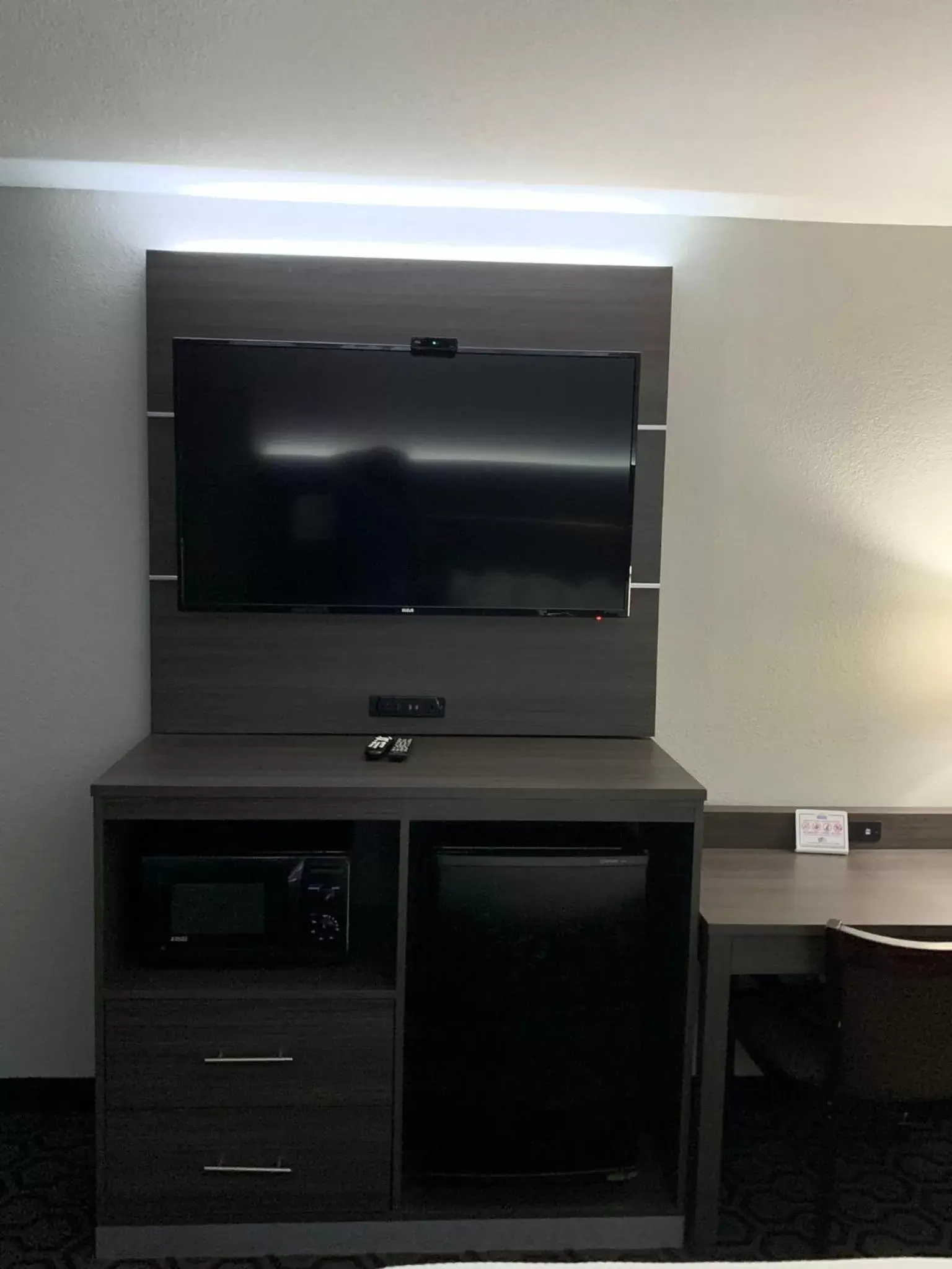 TV/Entertainment Center in Days Inn by Wyndham Wagoner