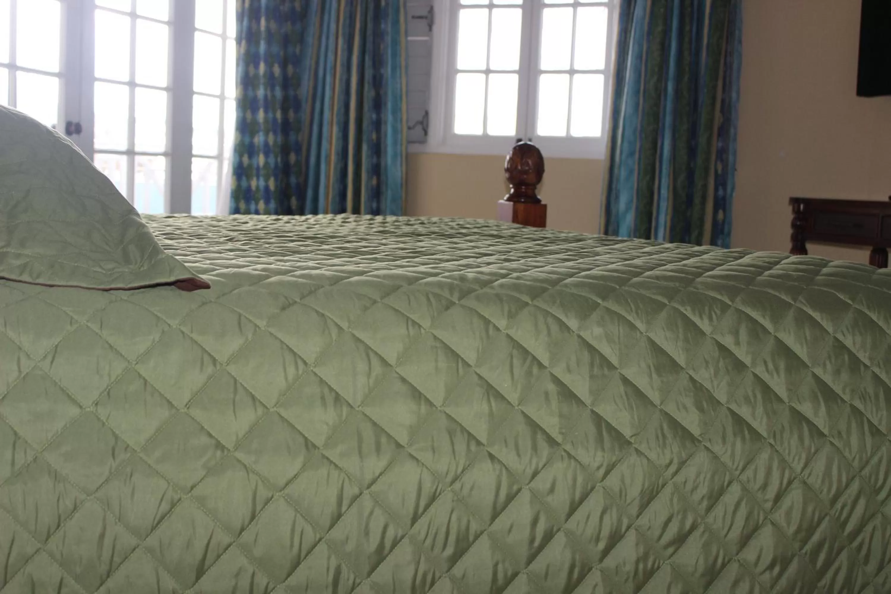 Bed in Beachcomber Club Resort