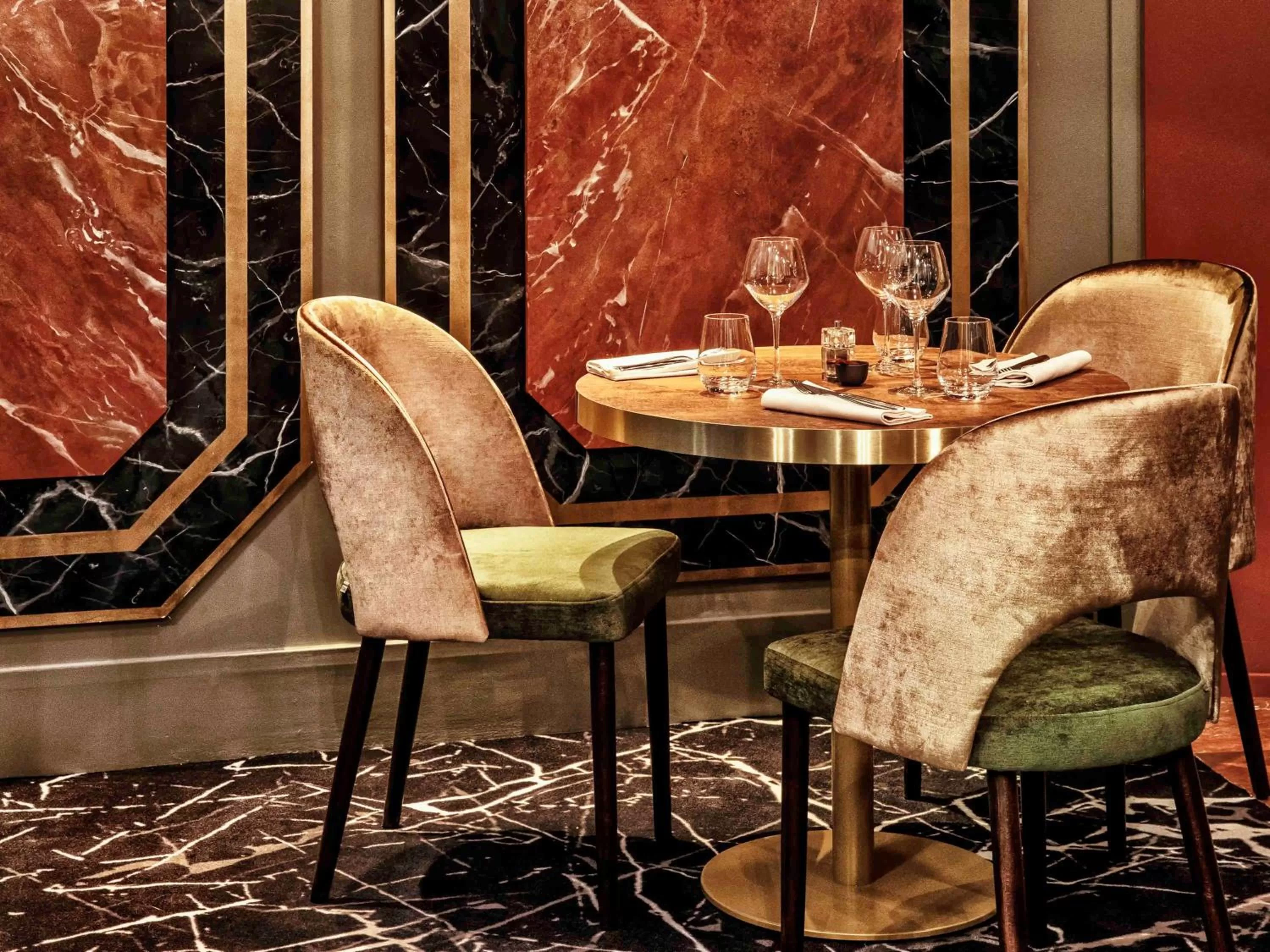 Restaurant/places to eat in Nest Hotel Paris la Défense - MGallery Collection