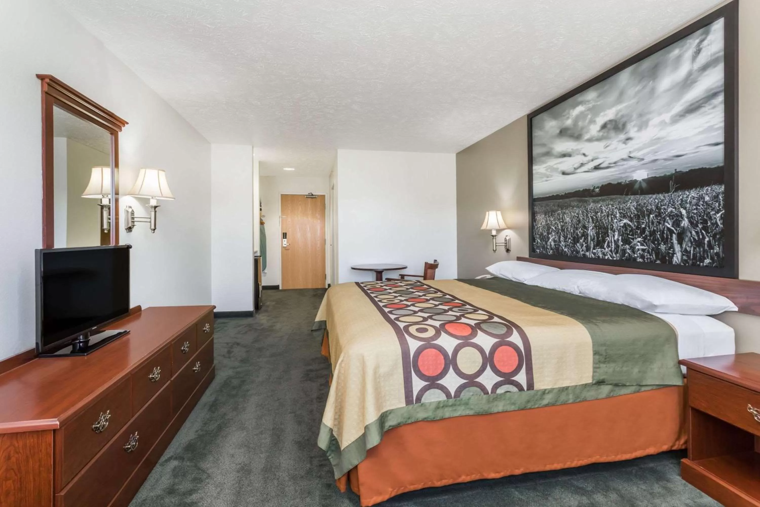 Photo of the whole room, Bed in Super 8 by Wyndham Alma