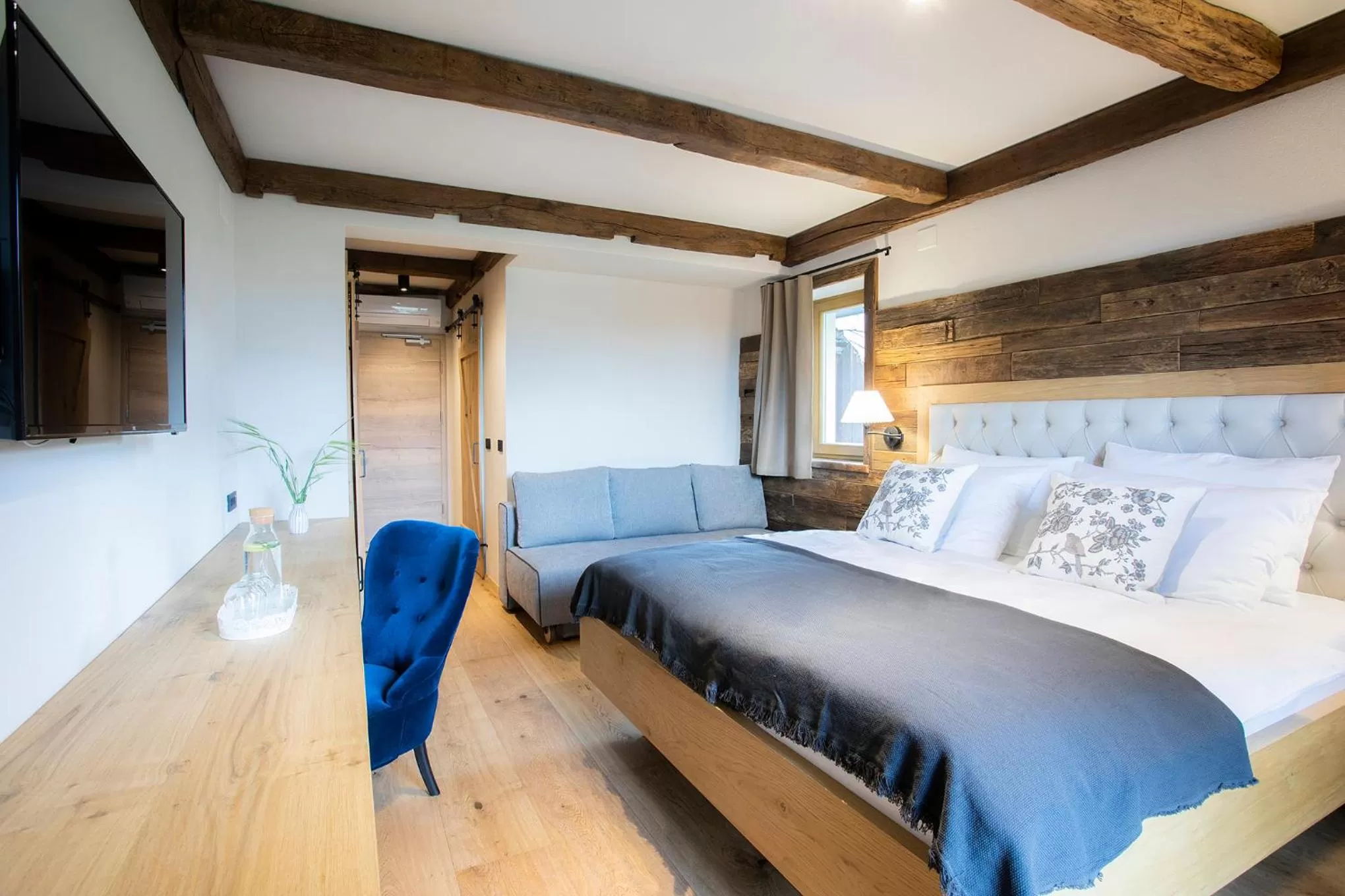 Bed in House Troha - Rooms & Apartments