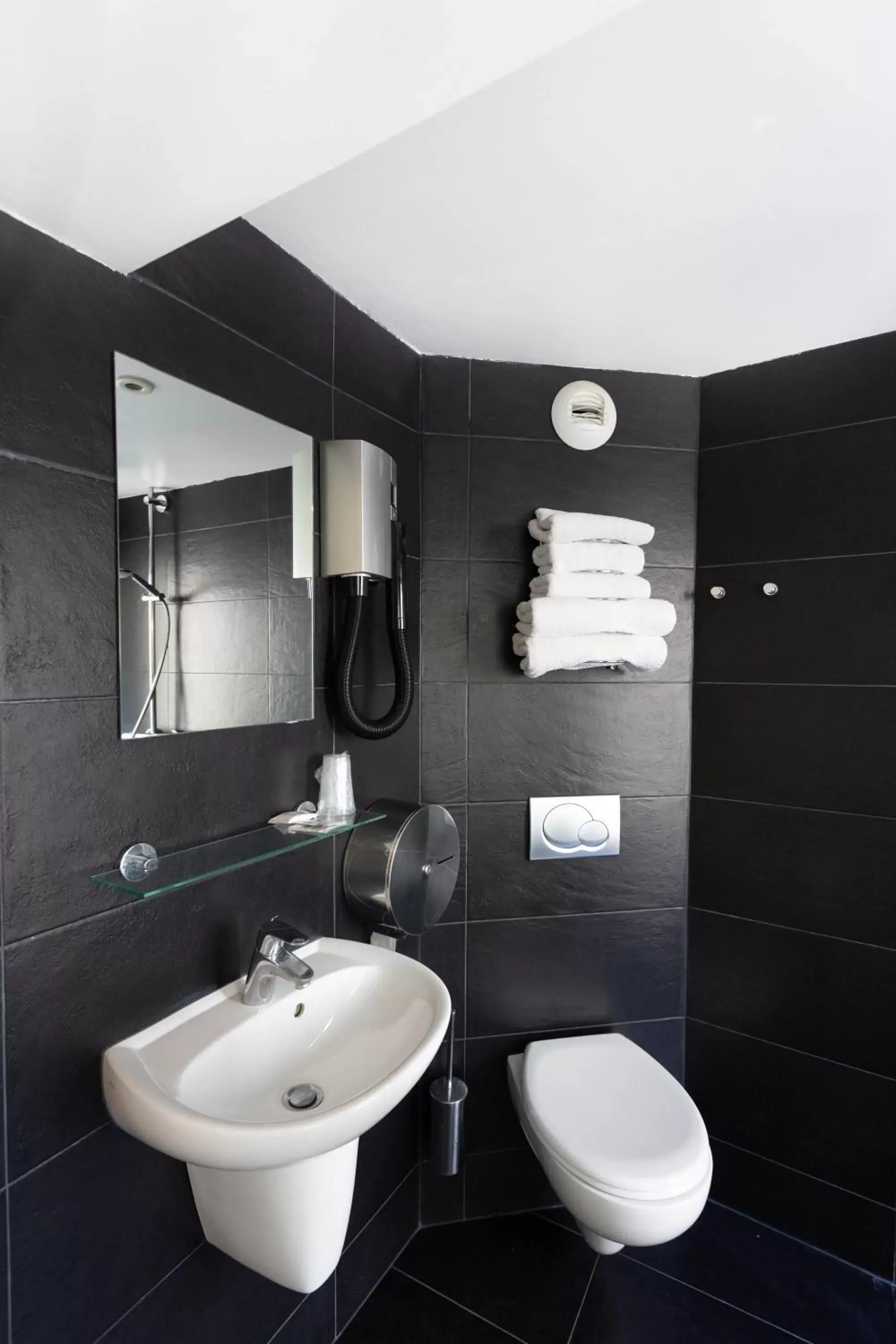 Bathroom in Hotel Mimosa Paris
