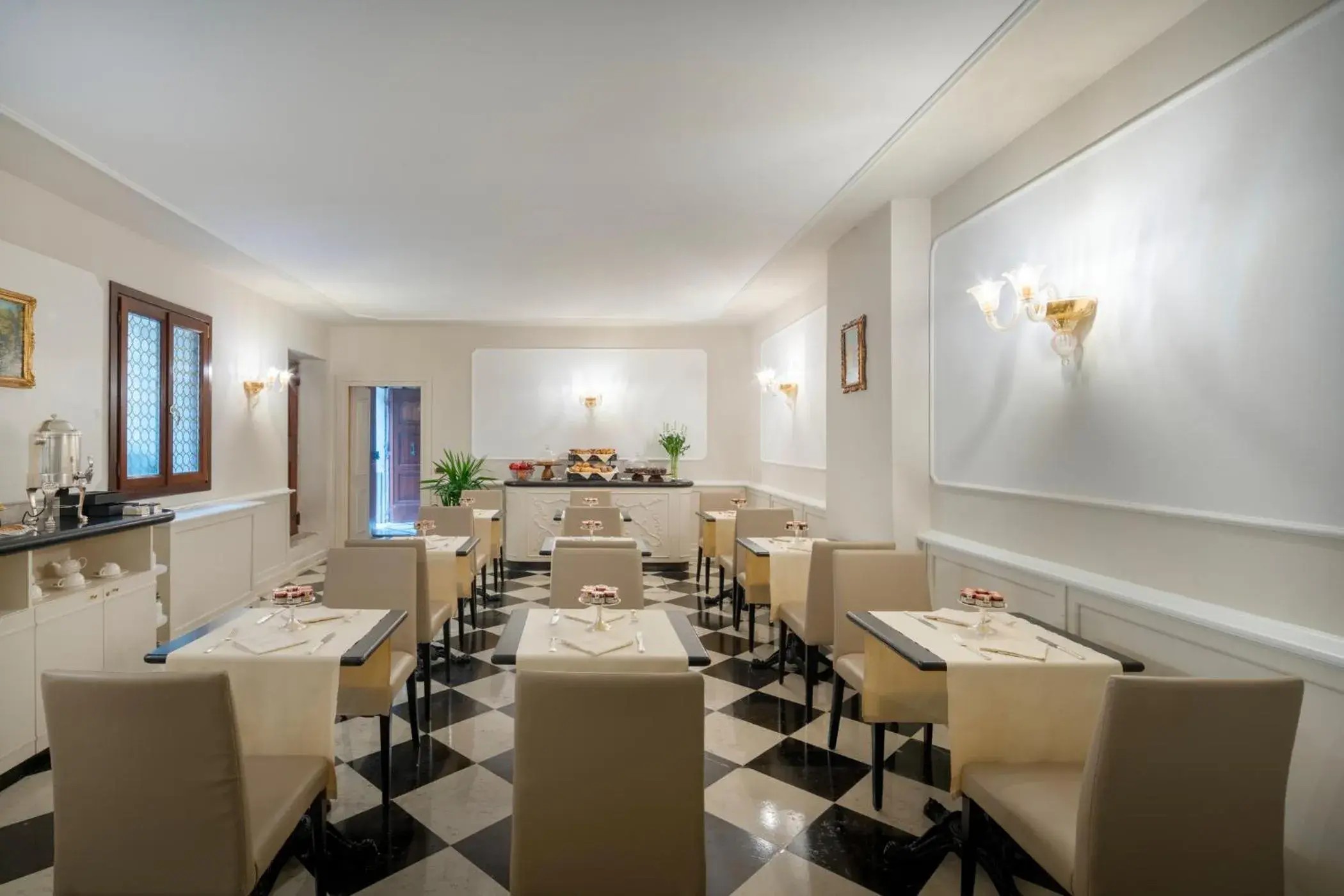 Restaurant/Places to Eat in Una Hotel Venezia