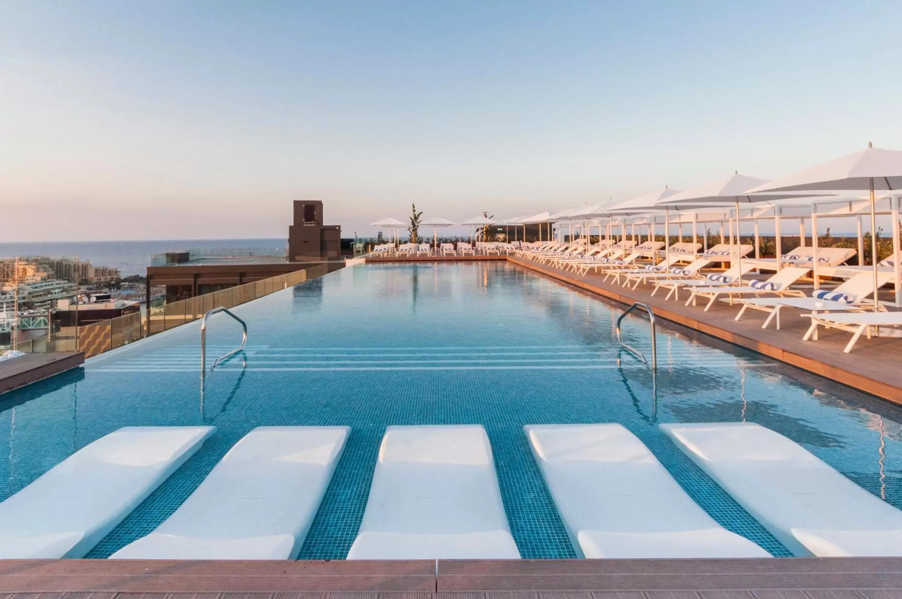 Restaurant/places to eat, Swimming Pool in InterContinental Malta, an IHG Hotel