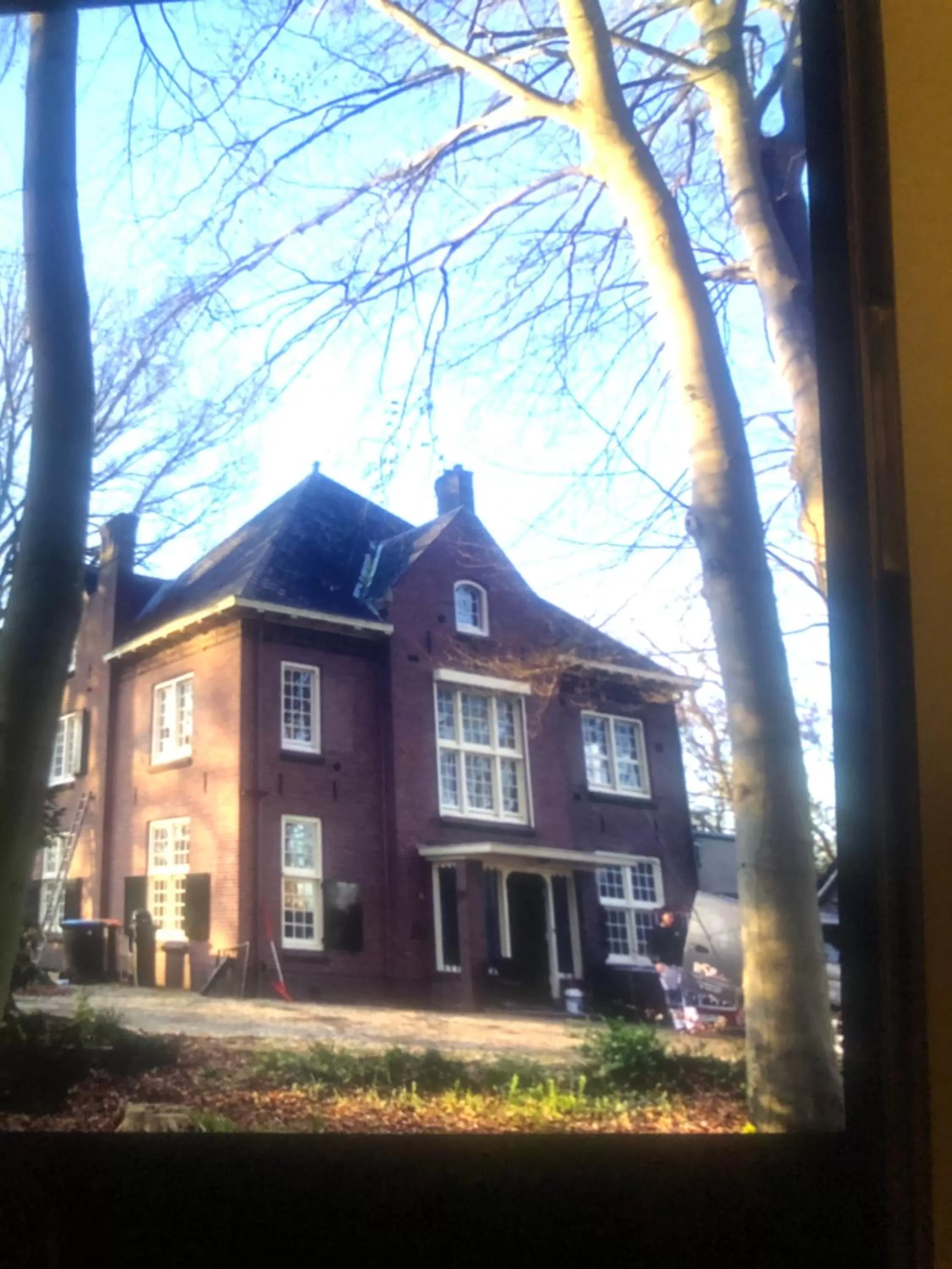 Property Building in Cuatre Brass Stay