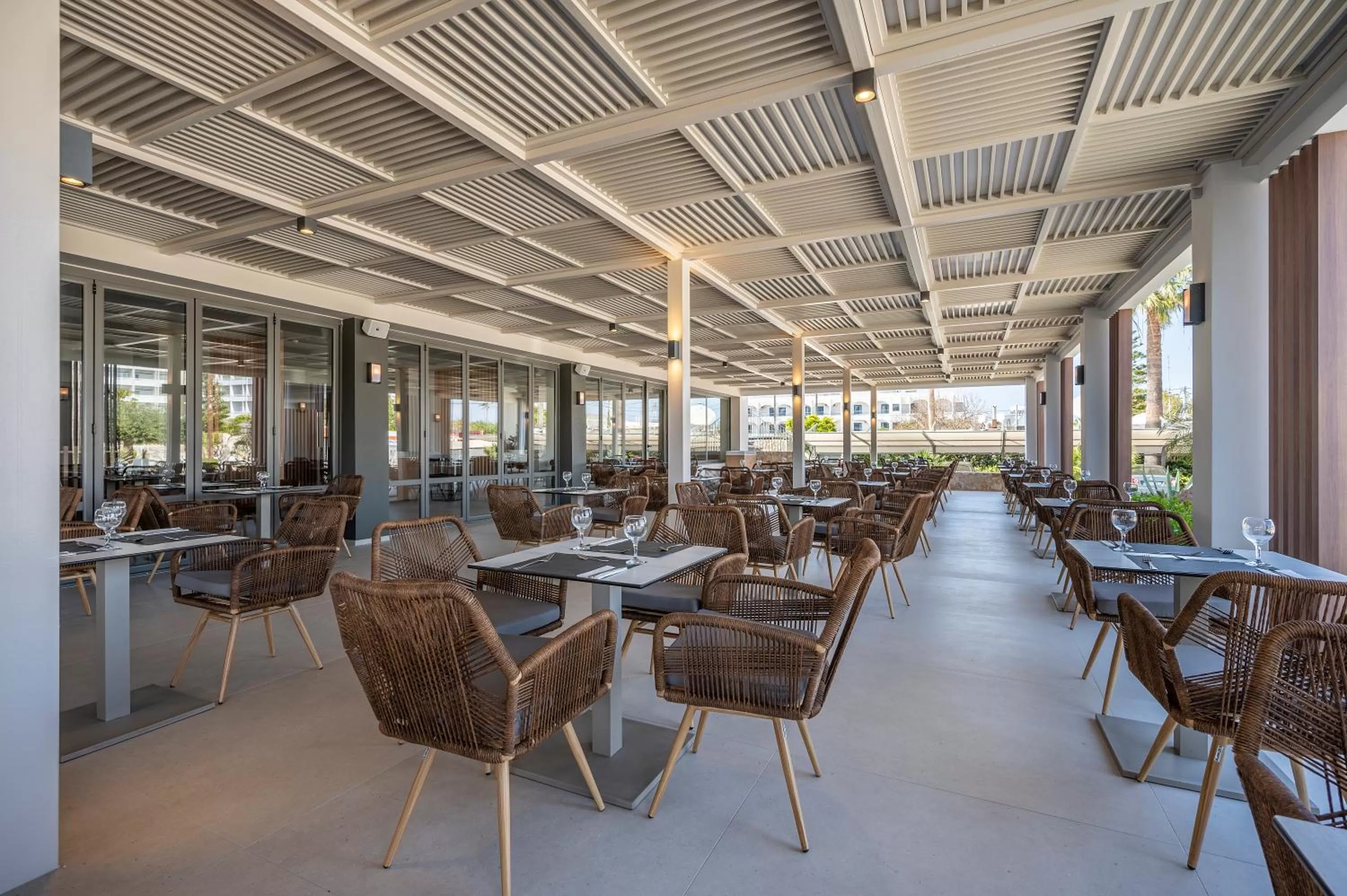 Restaurant/places to eat in Apollon Hotel