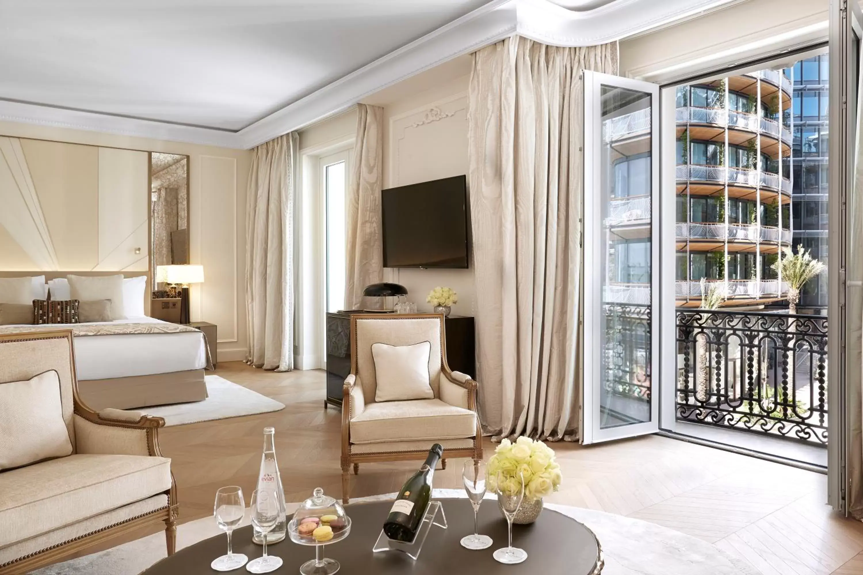 Photo of the whole room in Hôtel de Paris Monte-Carlo