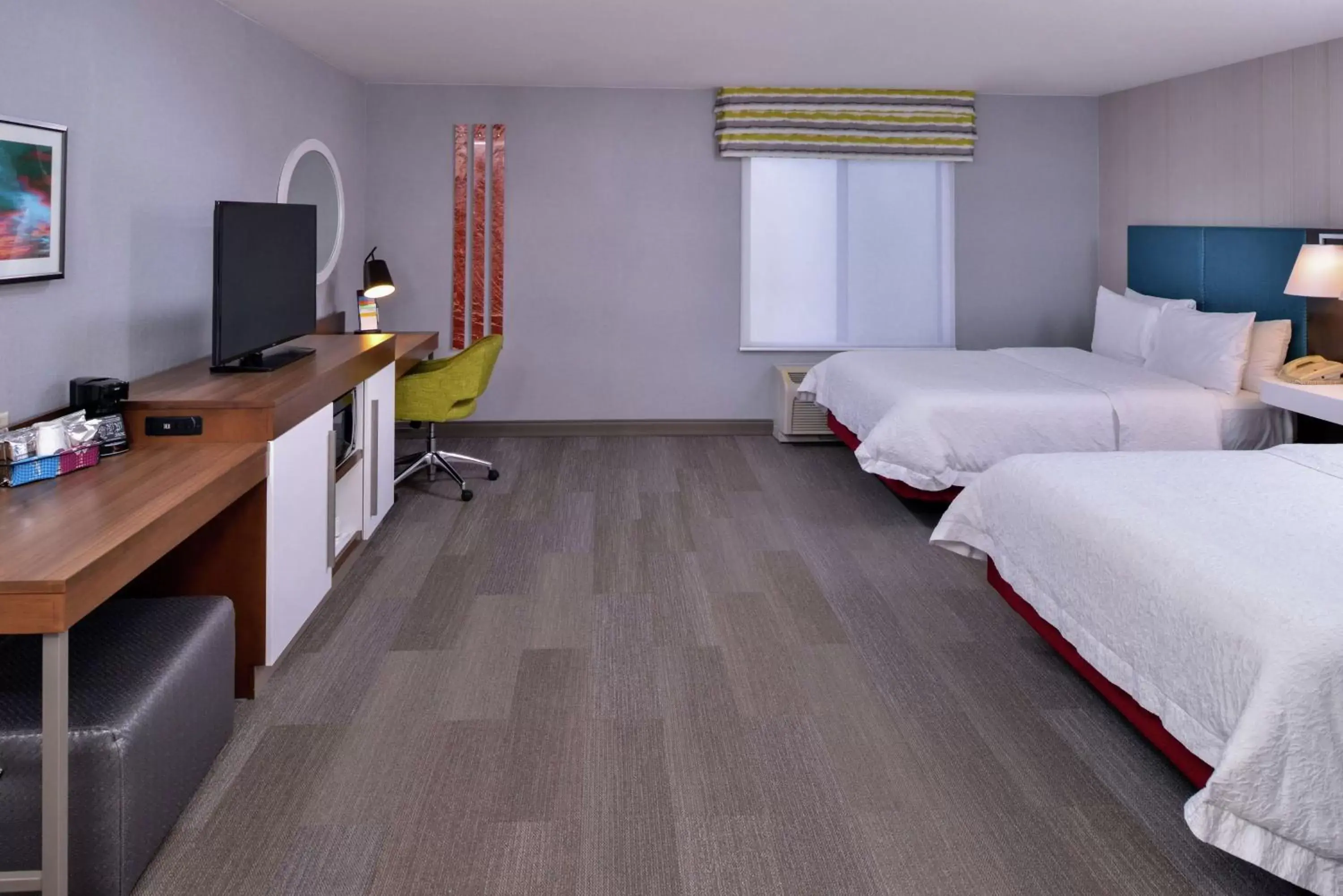 Bedroom, TV/Entertainment Center in Hampton Inn & Suites Carson City
