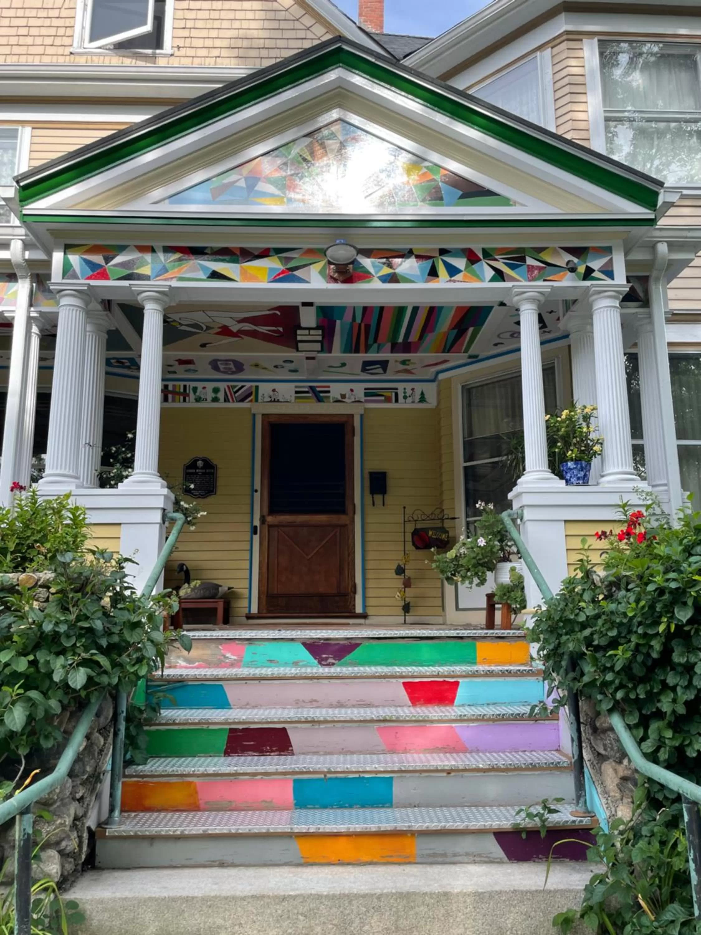 Facade/entrance in Munroe Inn Boutique Hotel