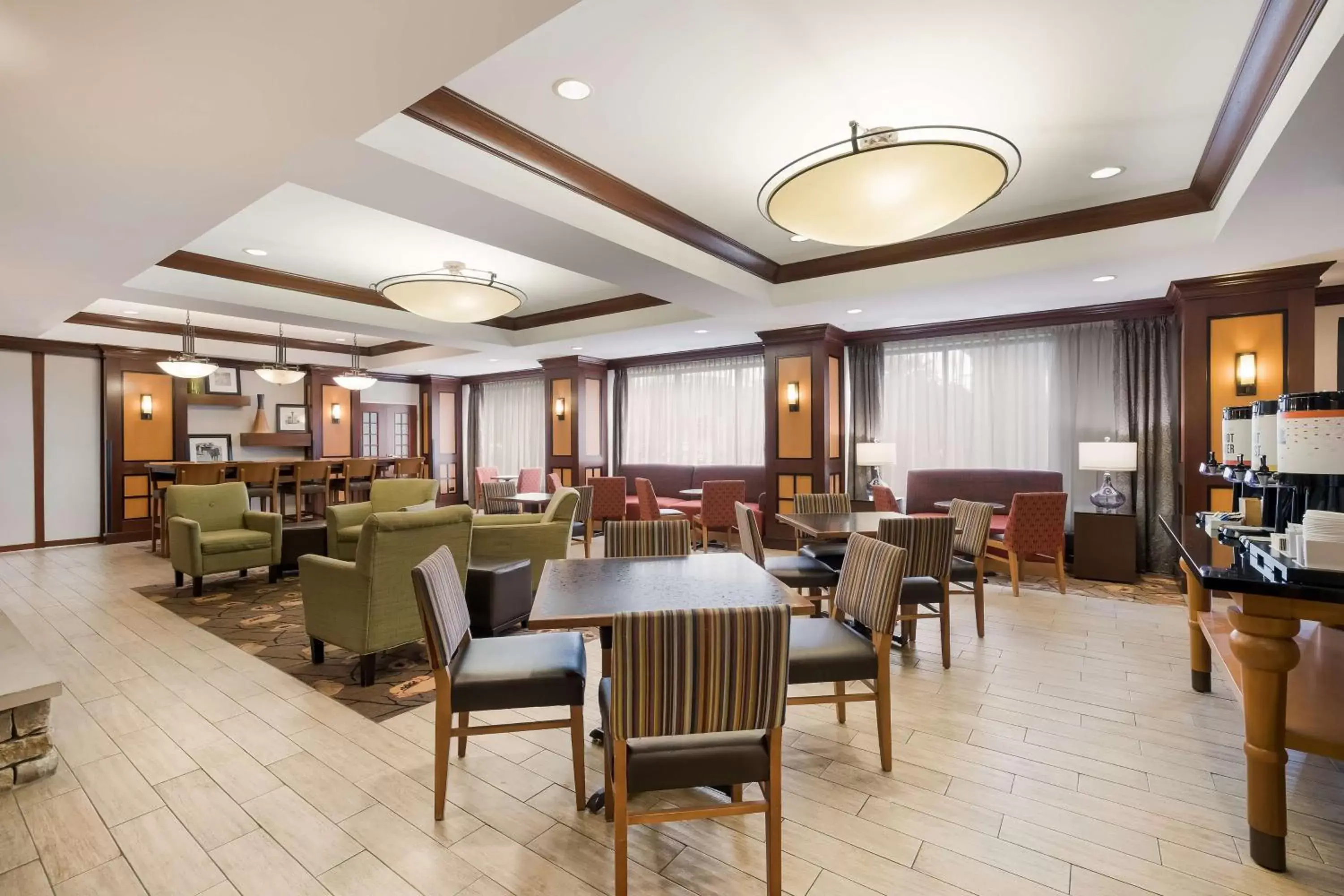 Breakfast, Restaurant/Places to Eat in Hampton Inn McHenry