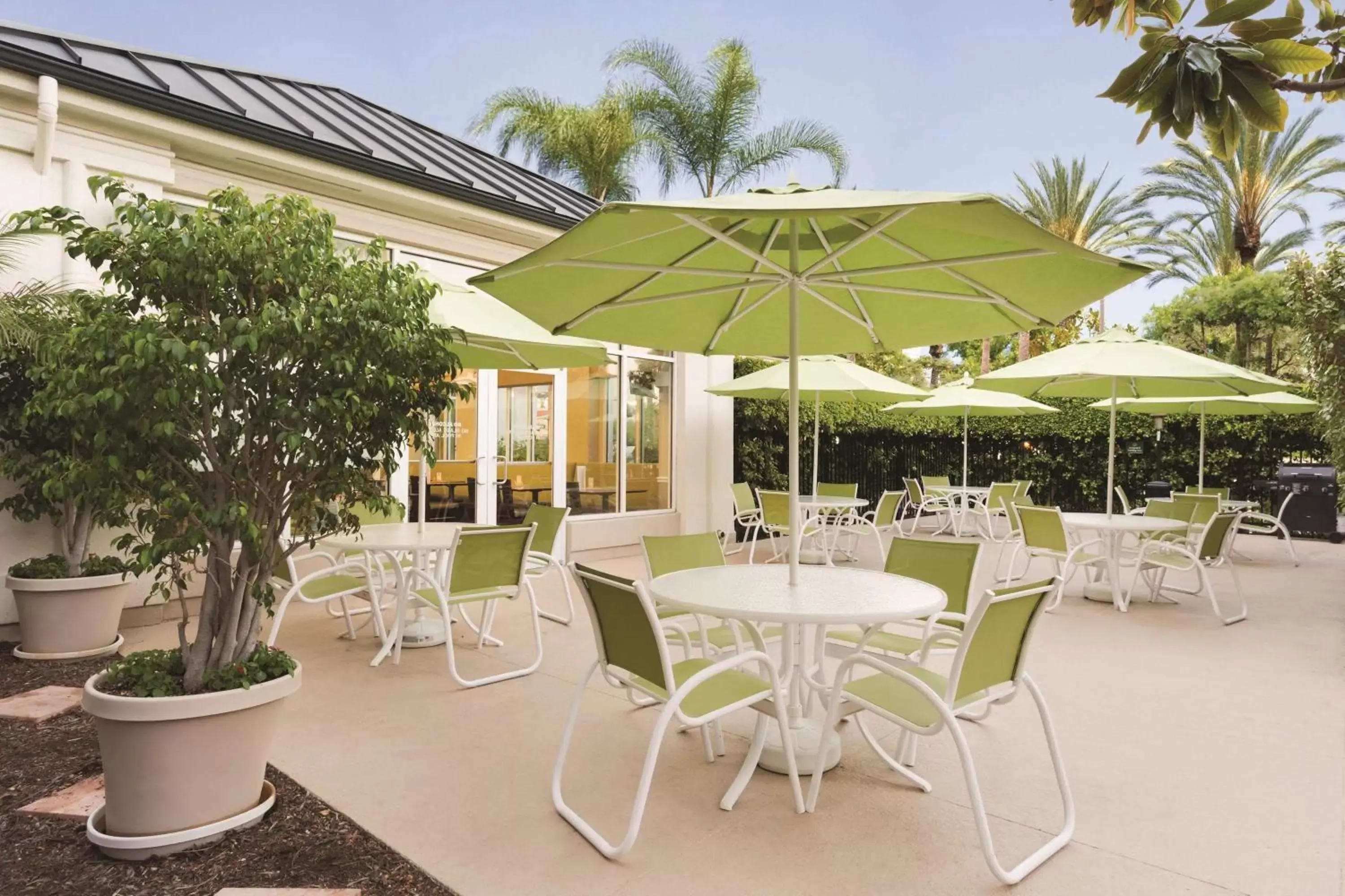 Patio, Restaurant/Places to Eat in Hilton Garden Inn Anaheim/Garden Grove