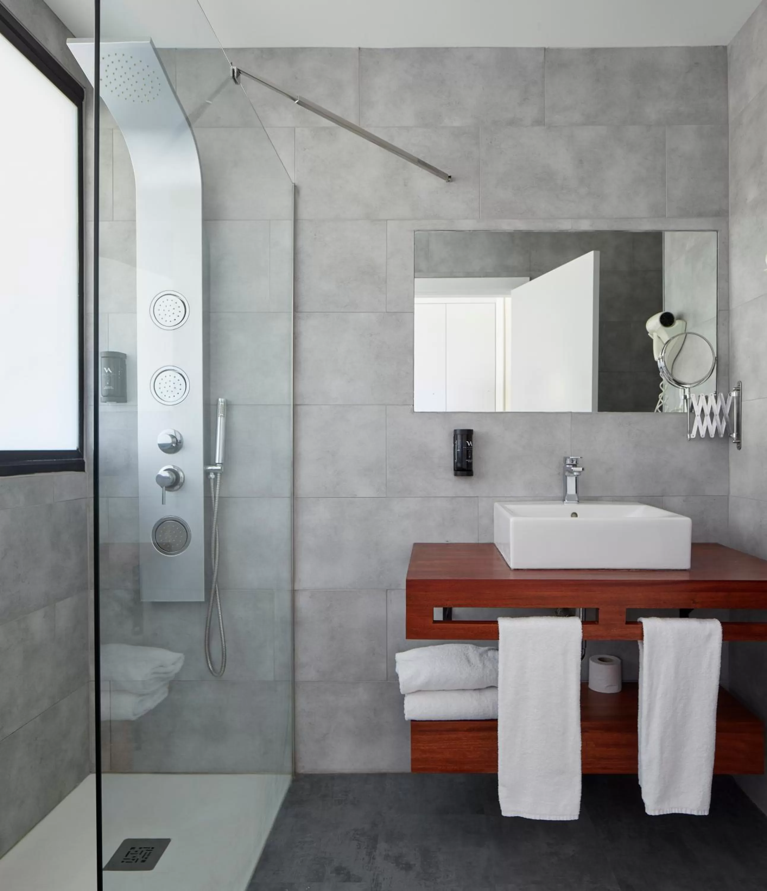 Bathroom in Hotel & Thalasso Villa Antilla - Habitaciones con Terraza - Thalasso incluida