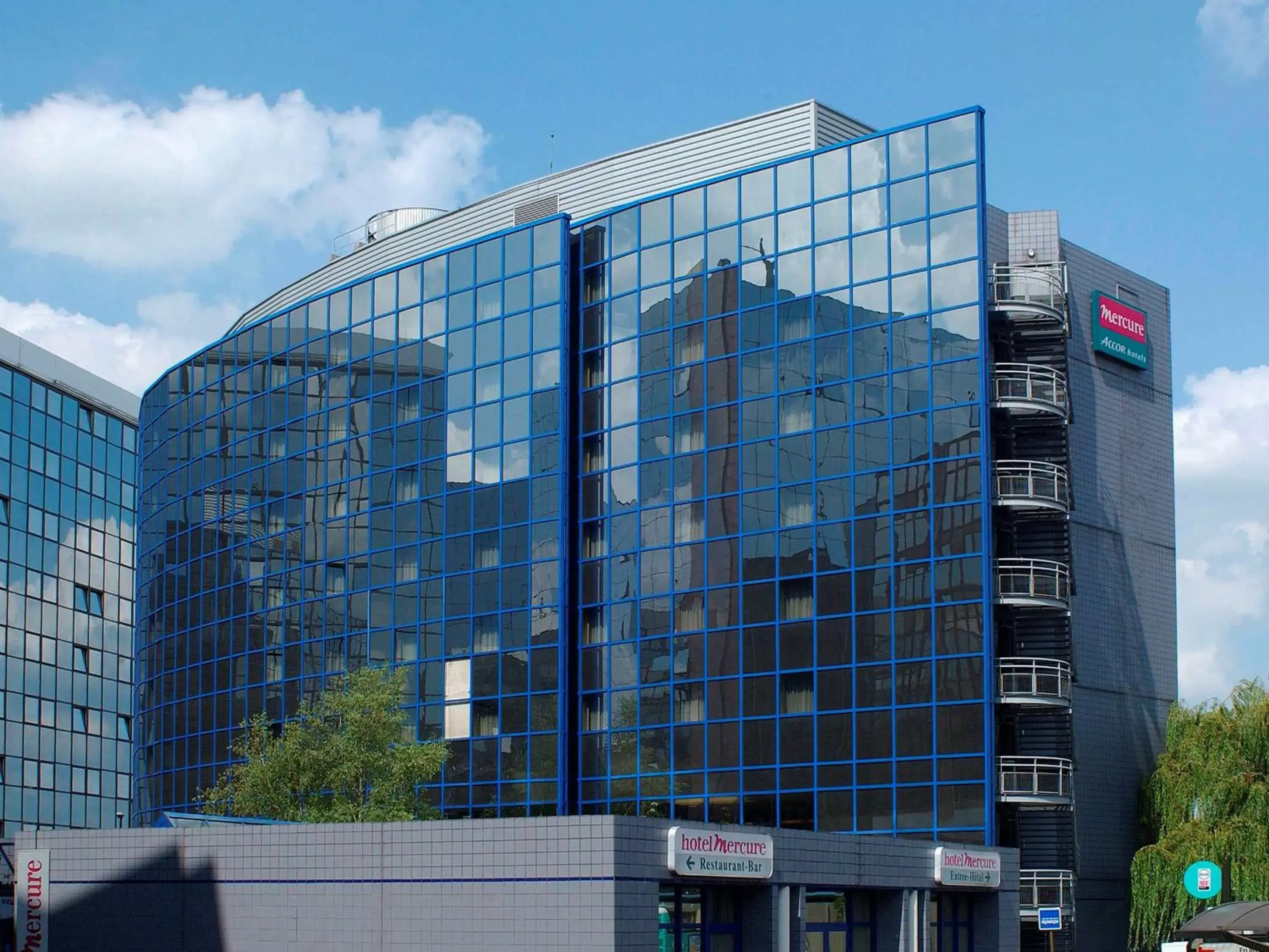 Property Building in Mercure Paris Val de Fontenay