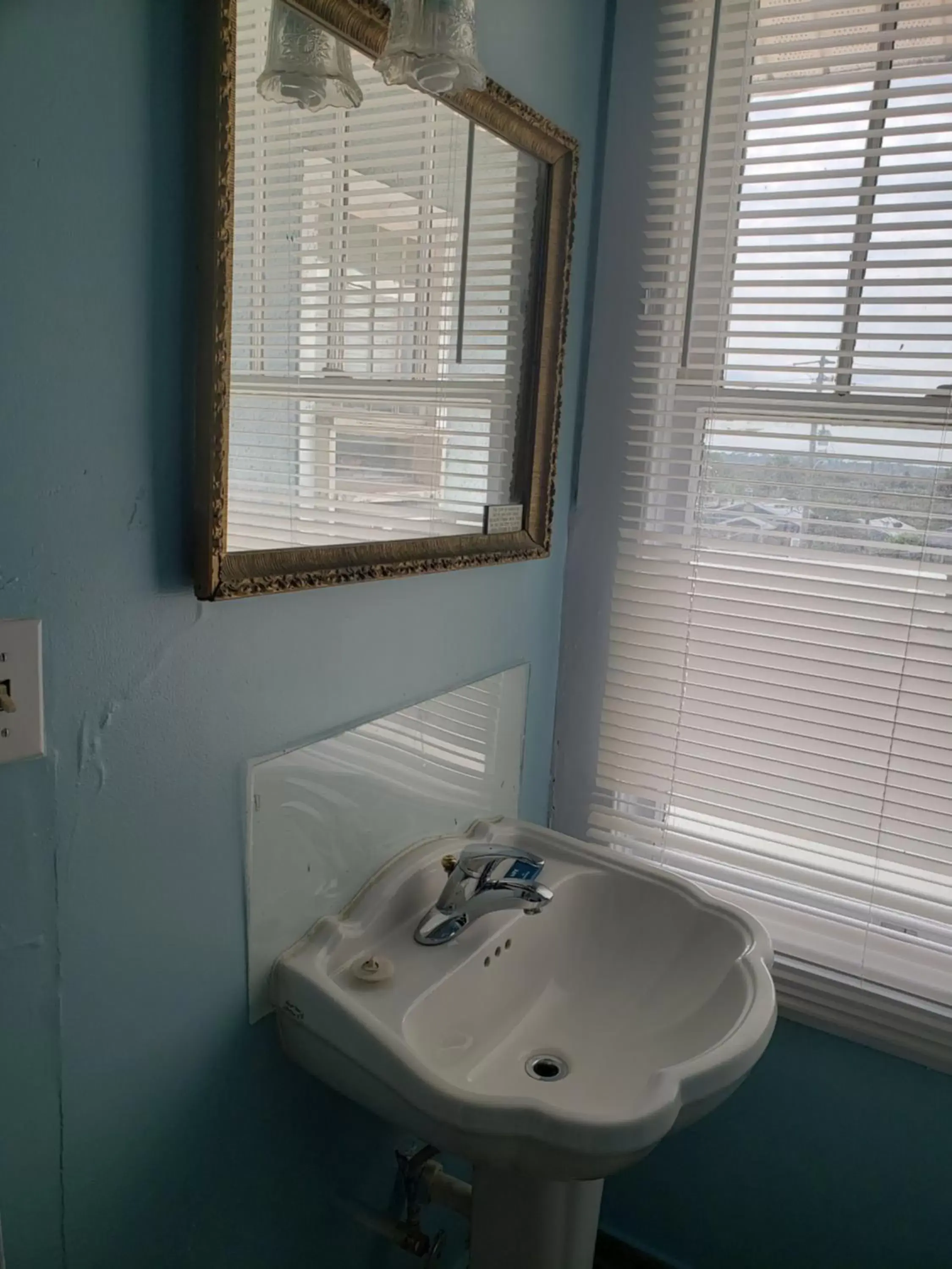 Bathroom in Topaz Motel - Flagler Beach