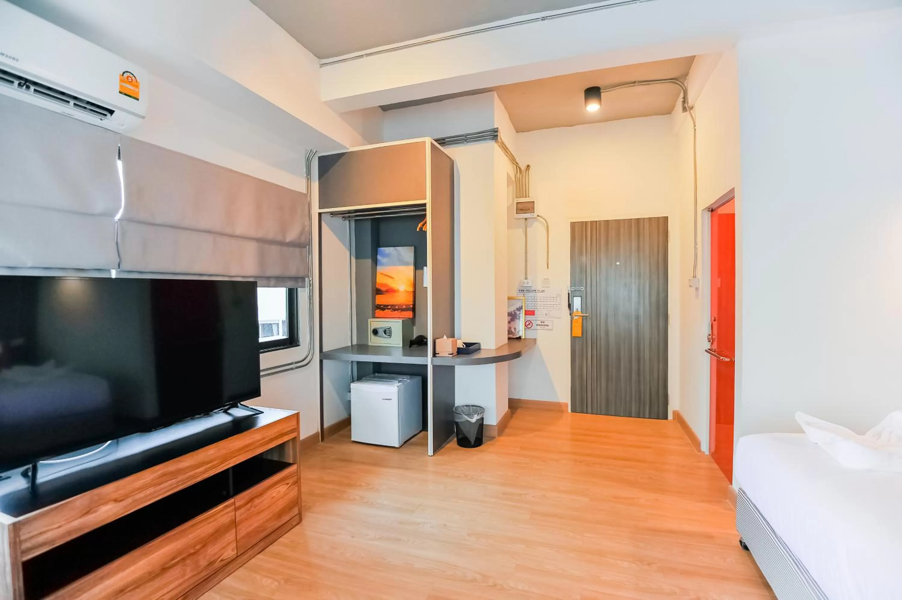 TV and multimedia, Bed in 7 Stays Pattaya Hotel