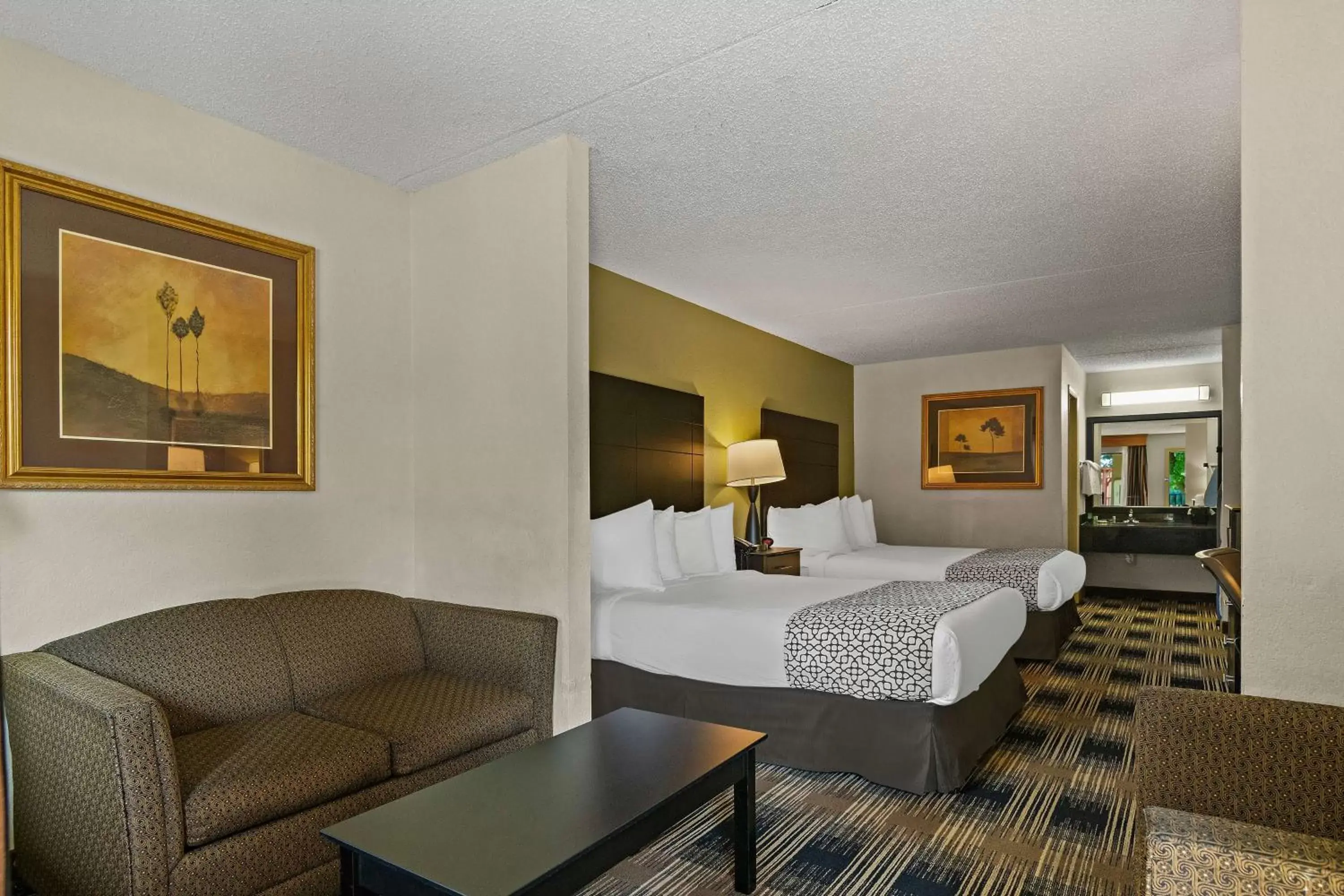 Bedroom, Seating Area in Best Western Windsor Suites