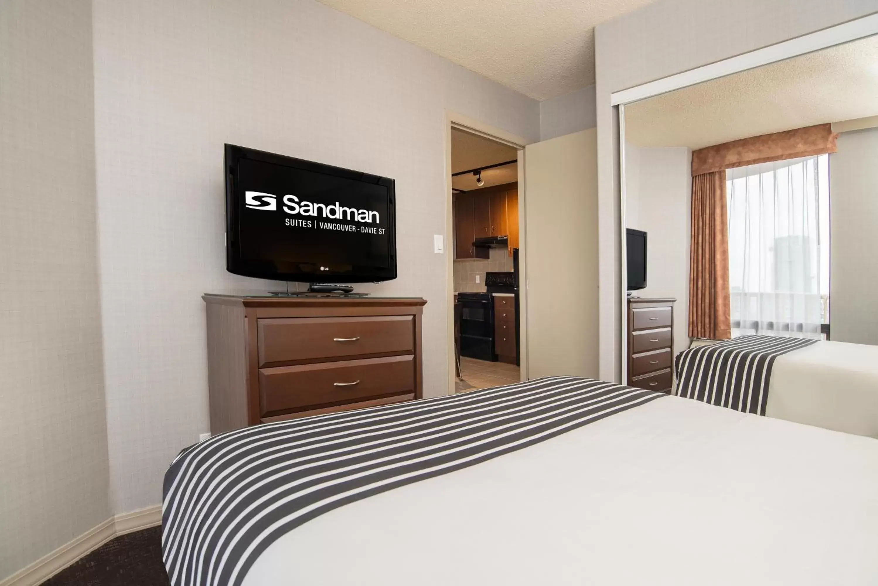 Photo of the whole room, Bed in Sandman Suites Vancouver on Davie