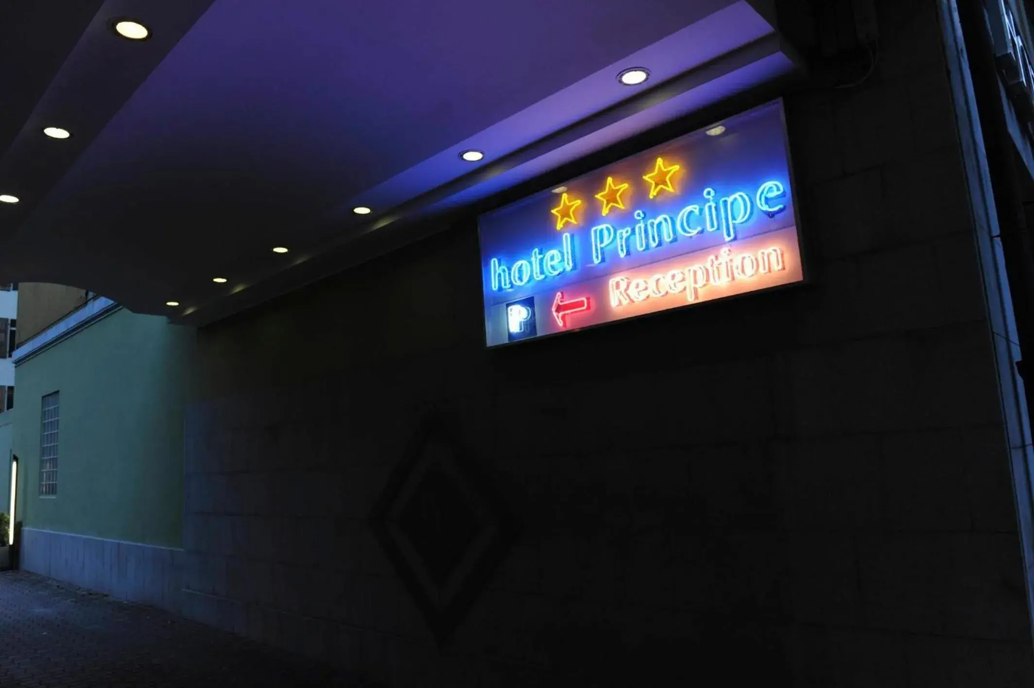 Property logo or sign, TV/Entertainment Center in Hotel Principe