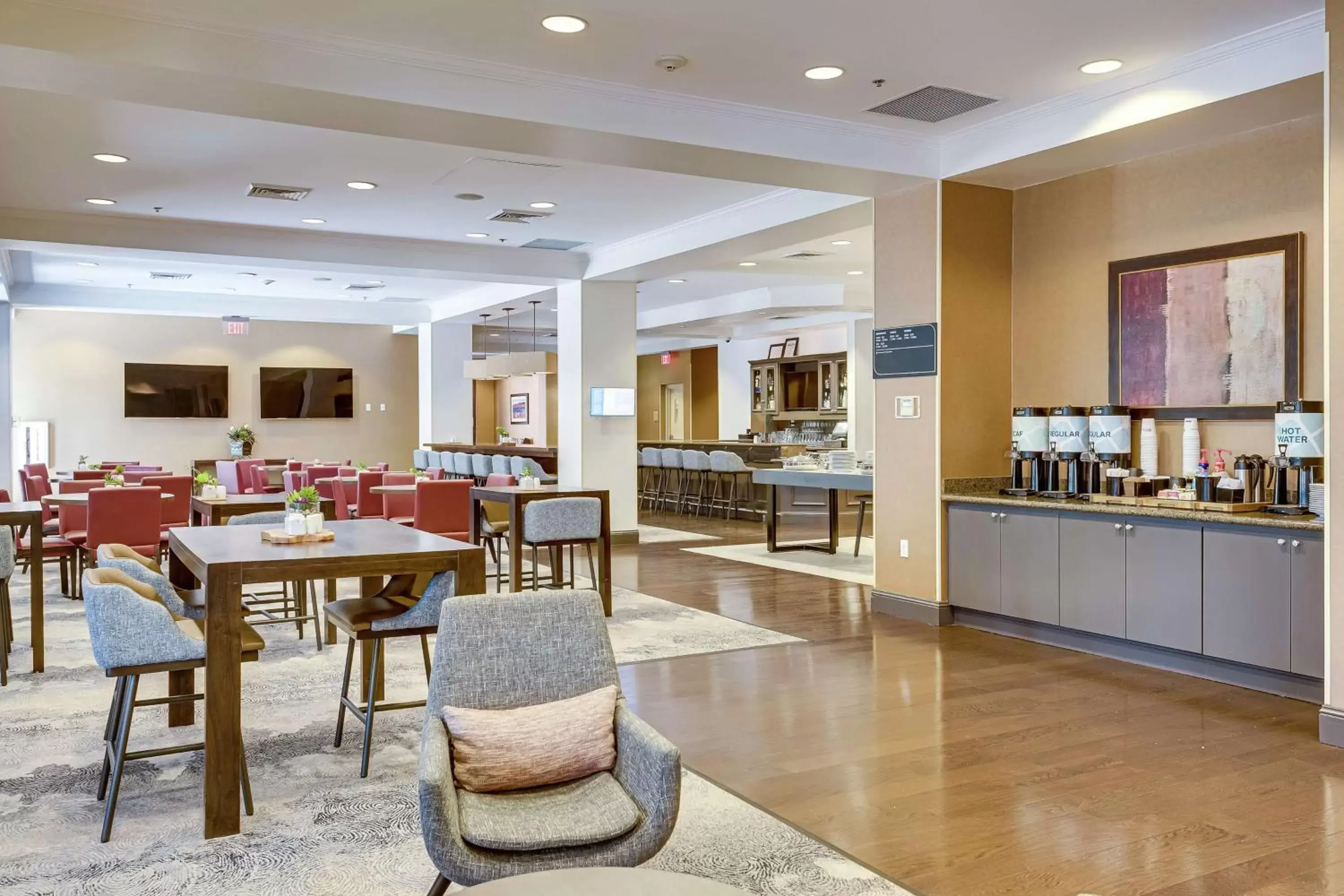 Lobby or reception, Restaurant/Places to Eat in Hilton Garden Inn Phoenix Airport North