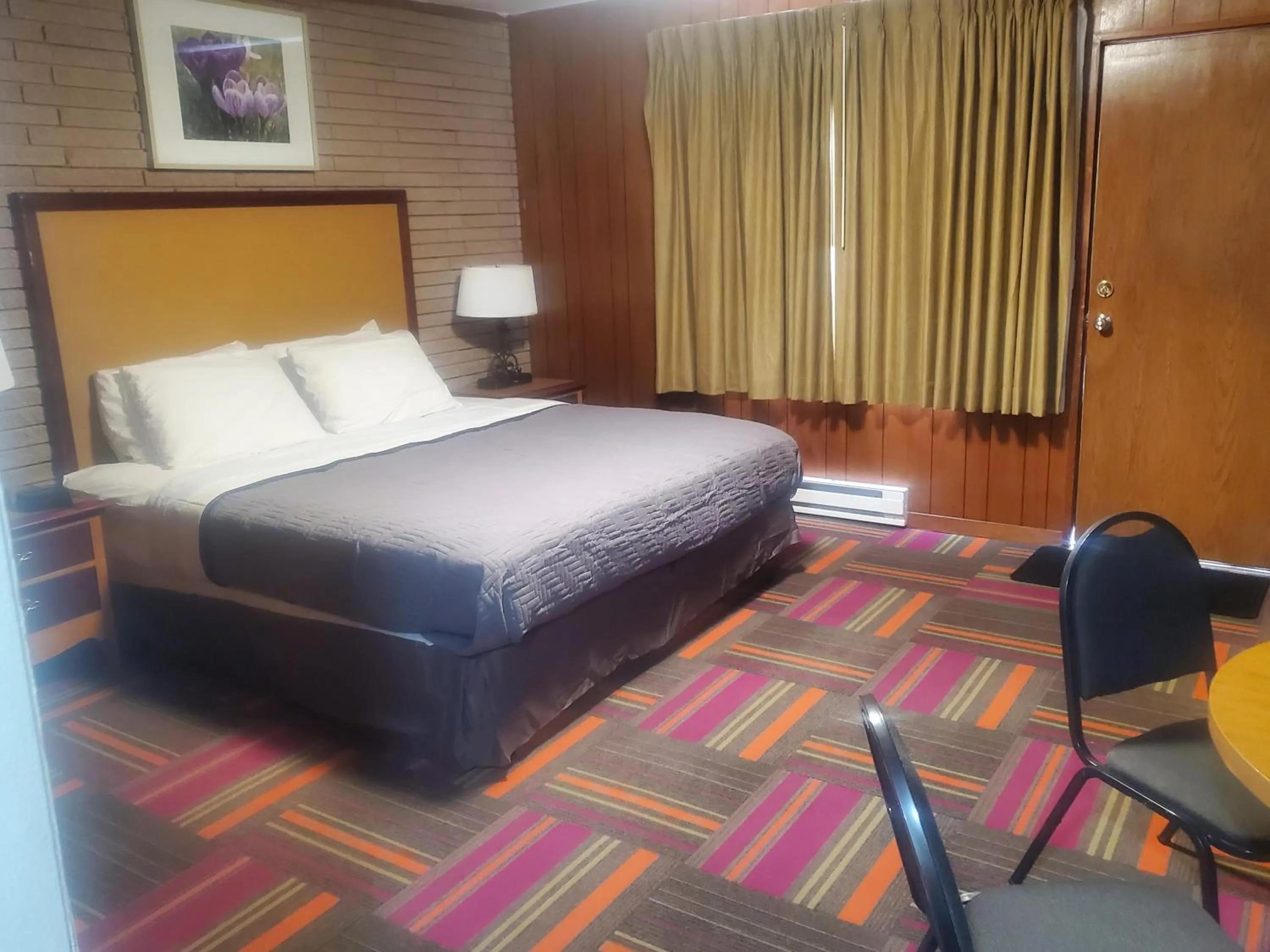 Bed in Thunder Bird Motel