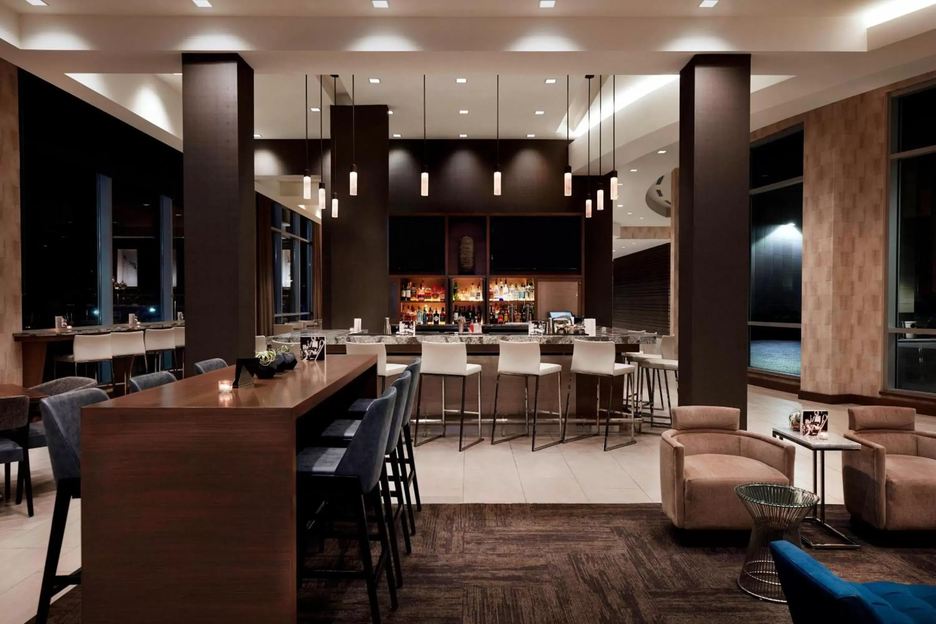 Lounge or bar, Restaurant/Places to Eat in AC Hotel by Marriott Cincinnati at The Banks