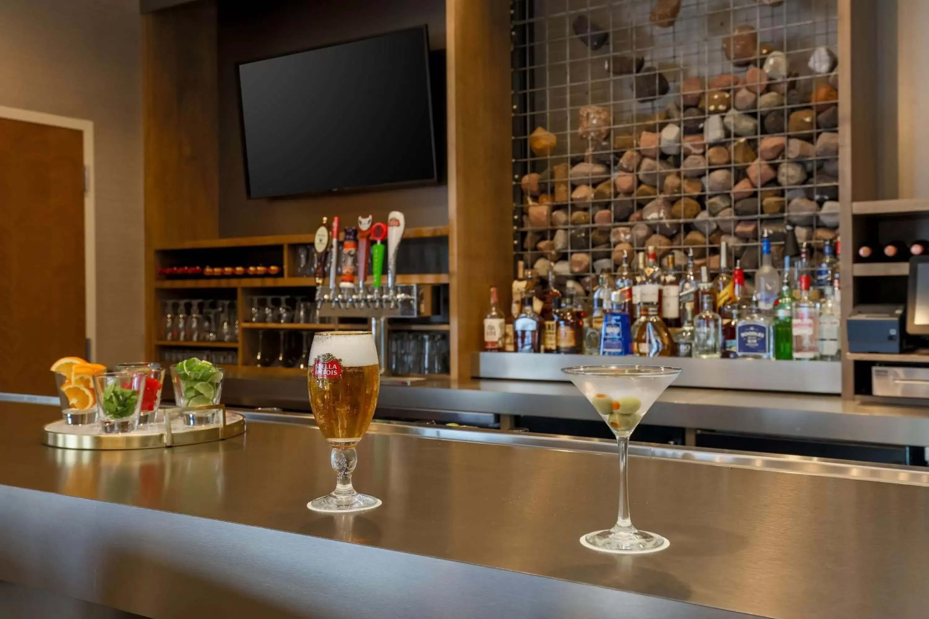 Lounge or bar, Lounge/Bar in DoubleTree by Hilton Evansville