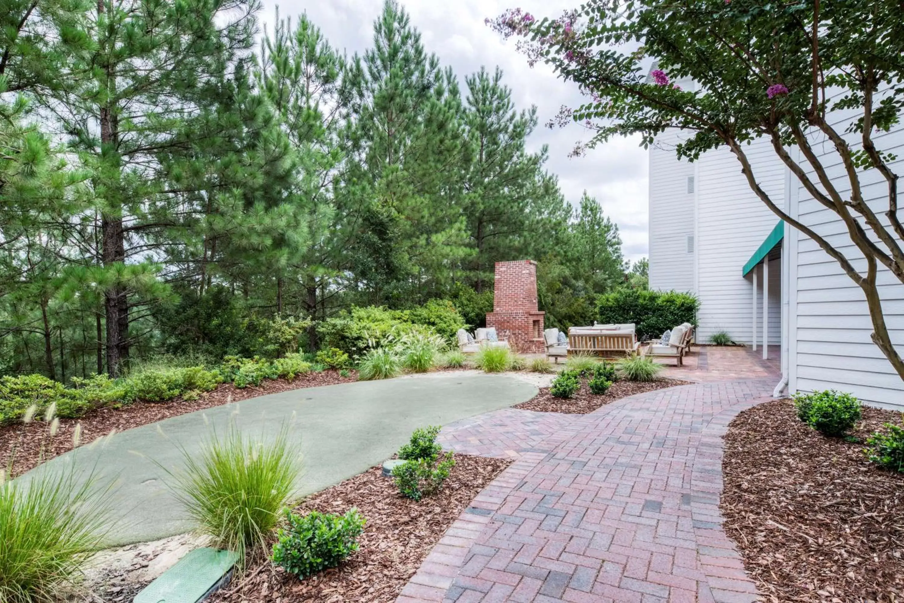 Patio in Homewood Suites by Hilton Olmsted Village