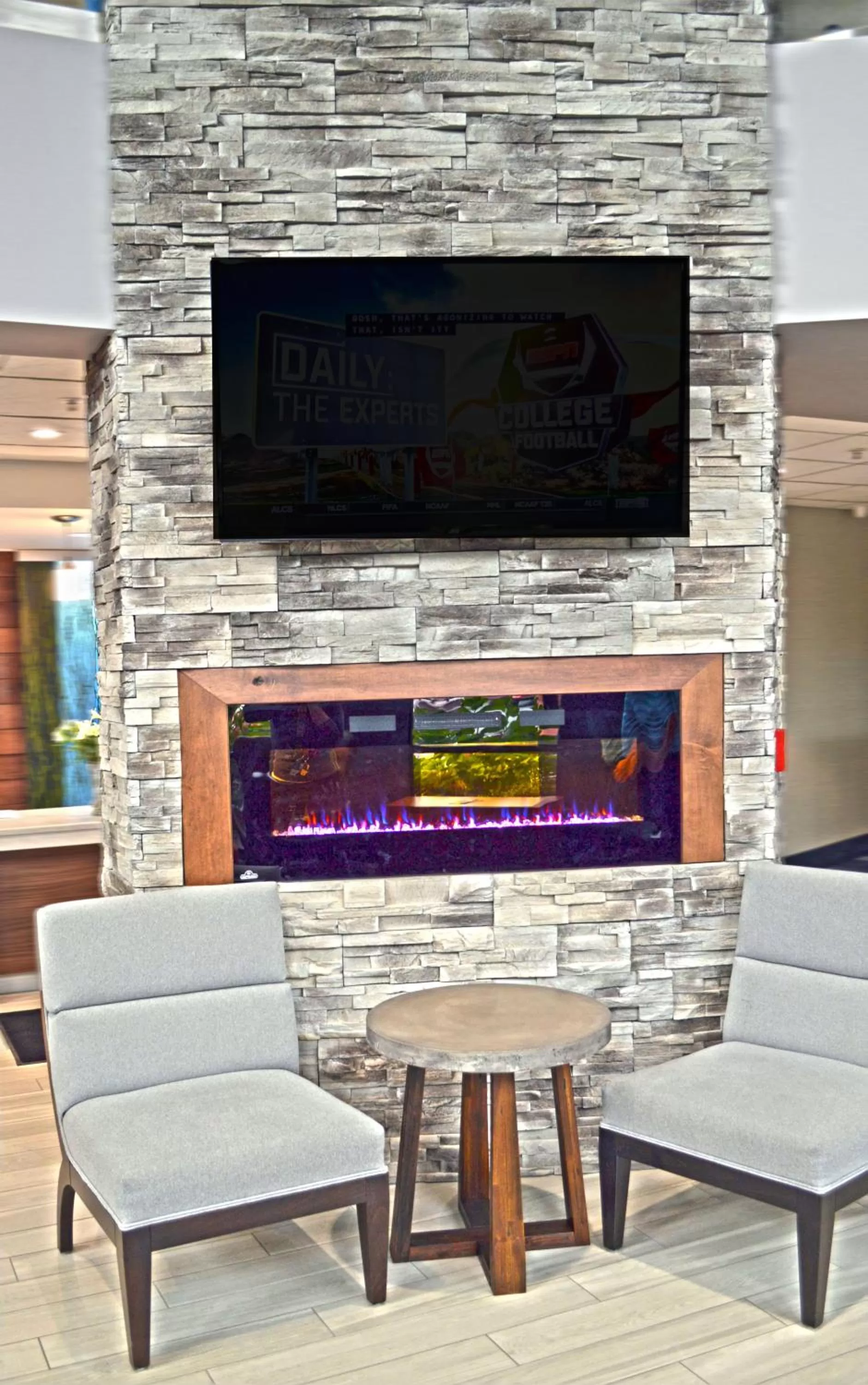 Lobby or reception in Holiday Inn & Suites Syracuse Airport - Liverpool by IHG