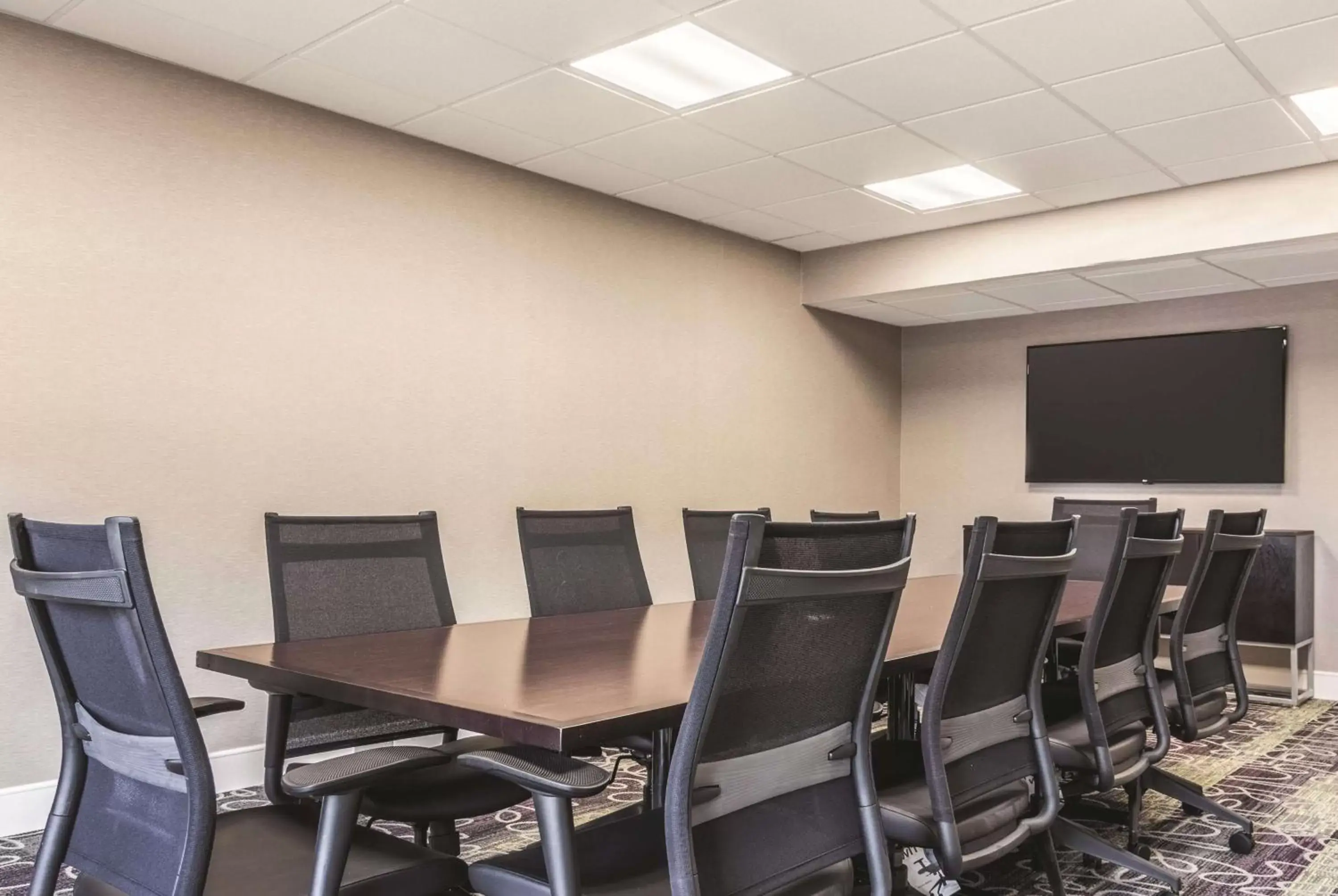 On site, Business Area/Conference Room in La Quinta by Wyndham Shreveport Airport