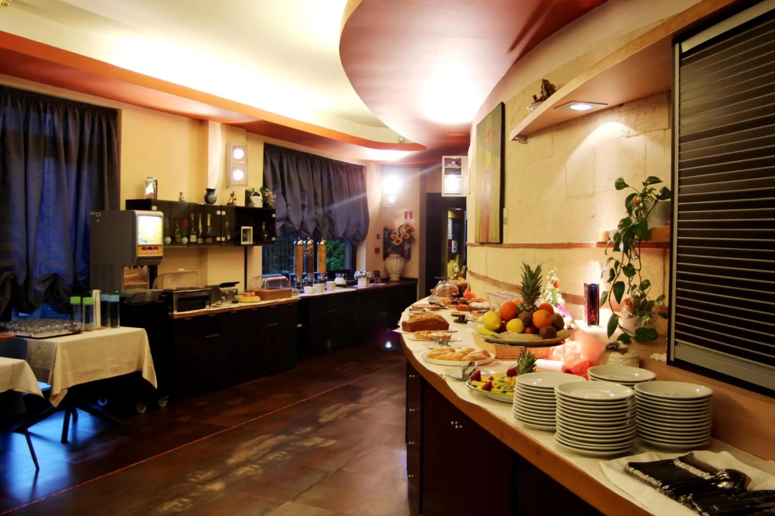 Buffet breakfast, Restaurant/Places to Eat in Abalon Pompei Resort