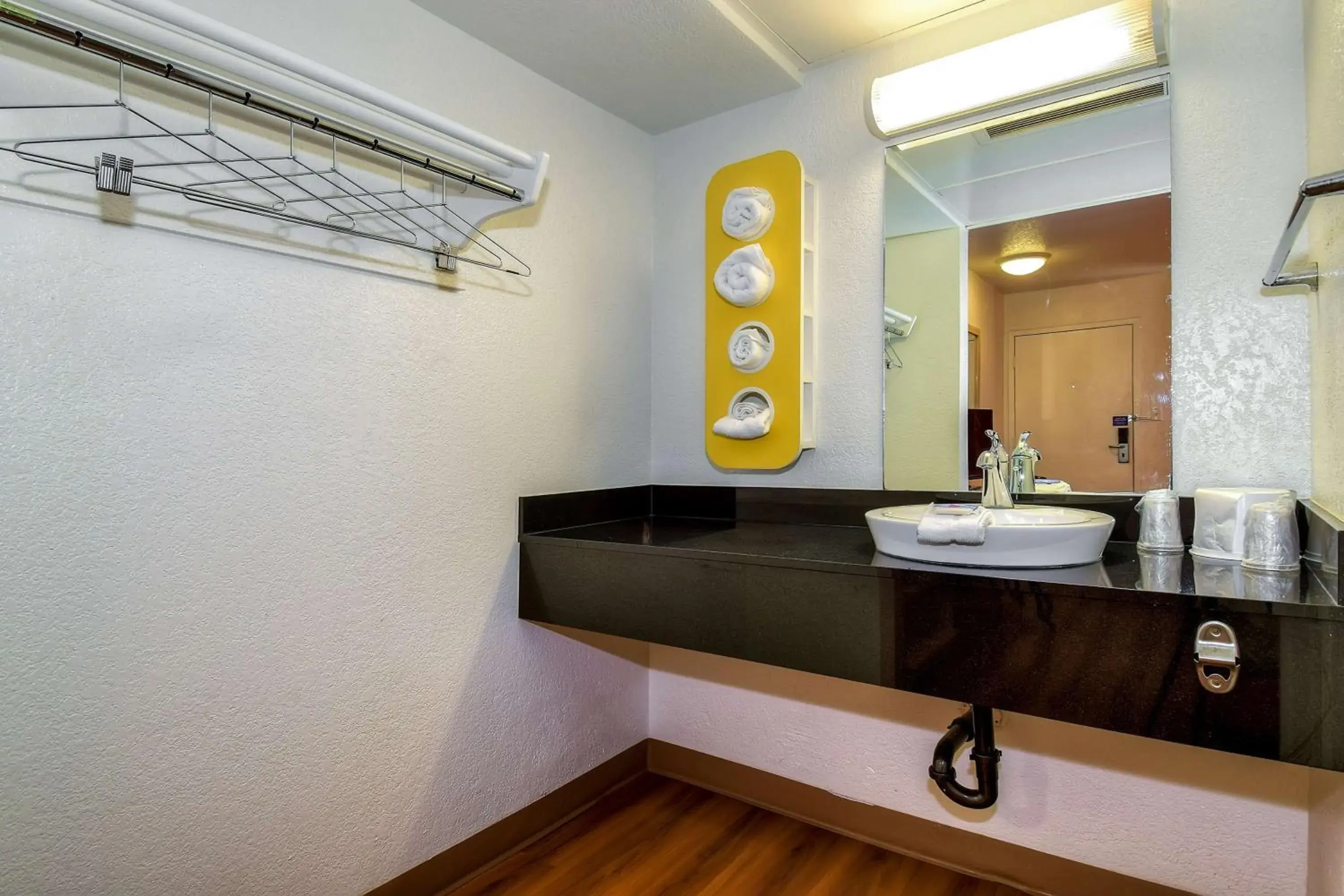 Quadruple Room in Motel 6-Corona, CA Quadruple Room in Motel 6-Corona, CA