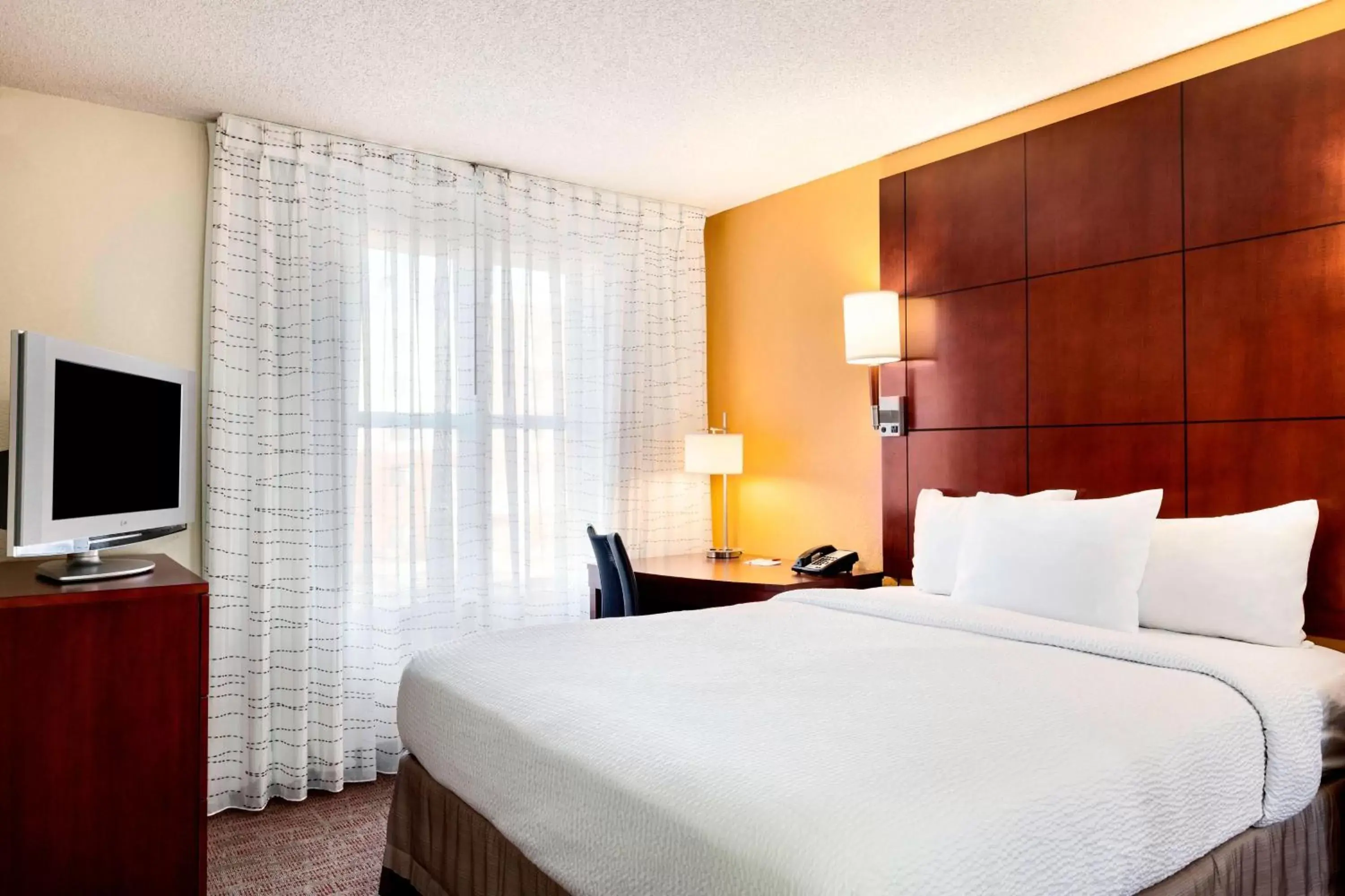 Bedroom, Bed in Residence Inn Greensboro Airport