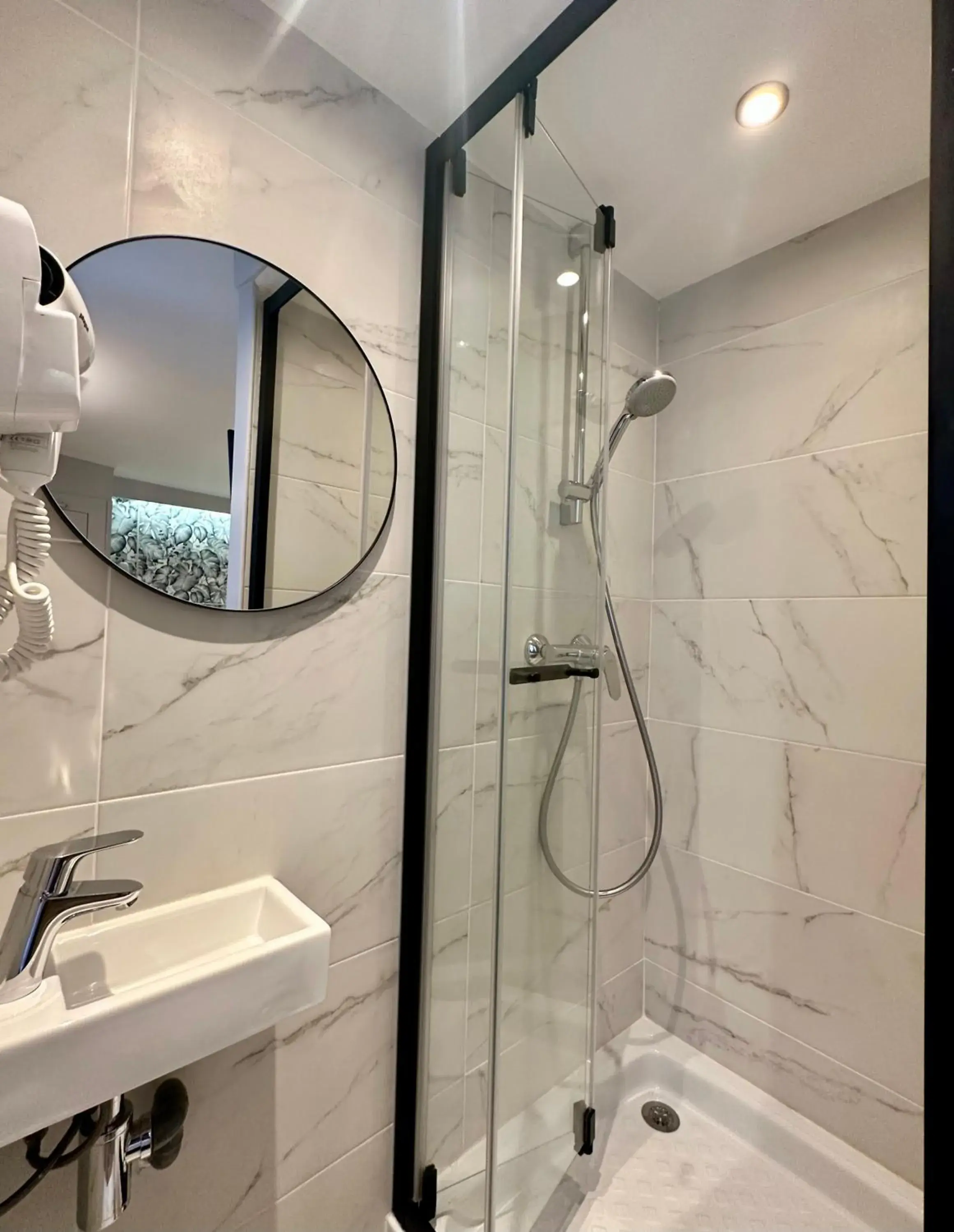 Shower, Bathroom in Nation Montmartre Hotel
