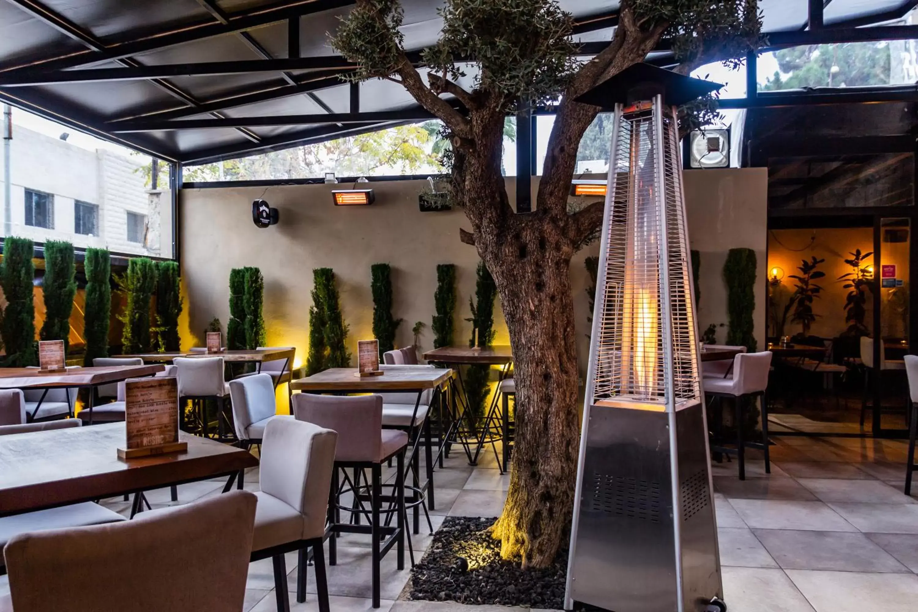 Garden, Restaurant/Places to Eat in Canary Boutique Hotel