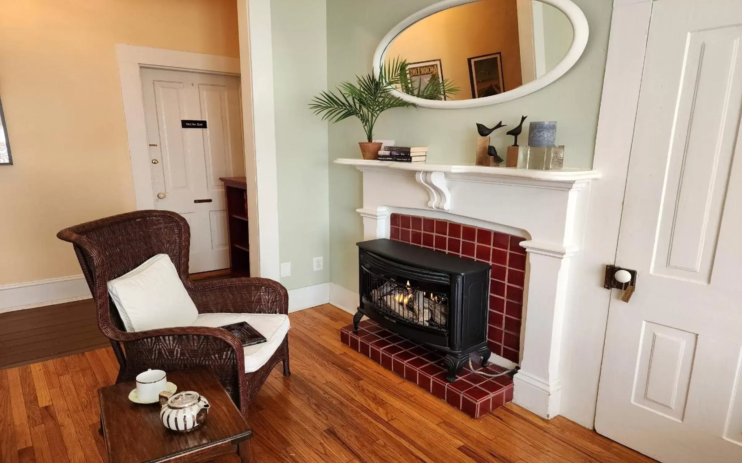 flat iron, Seating Area in Rosemont B&B Cottages