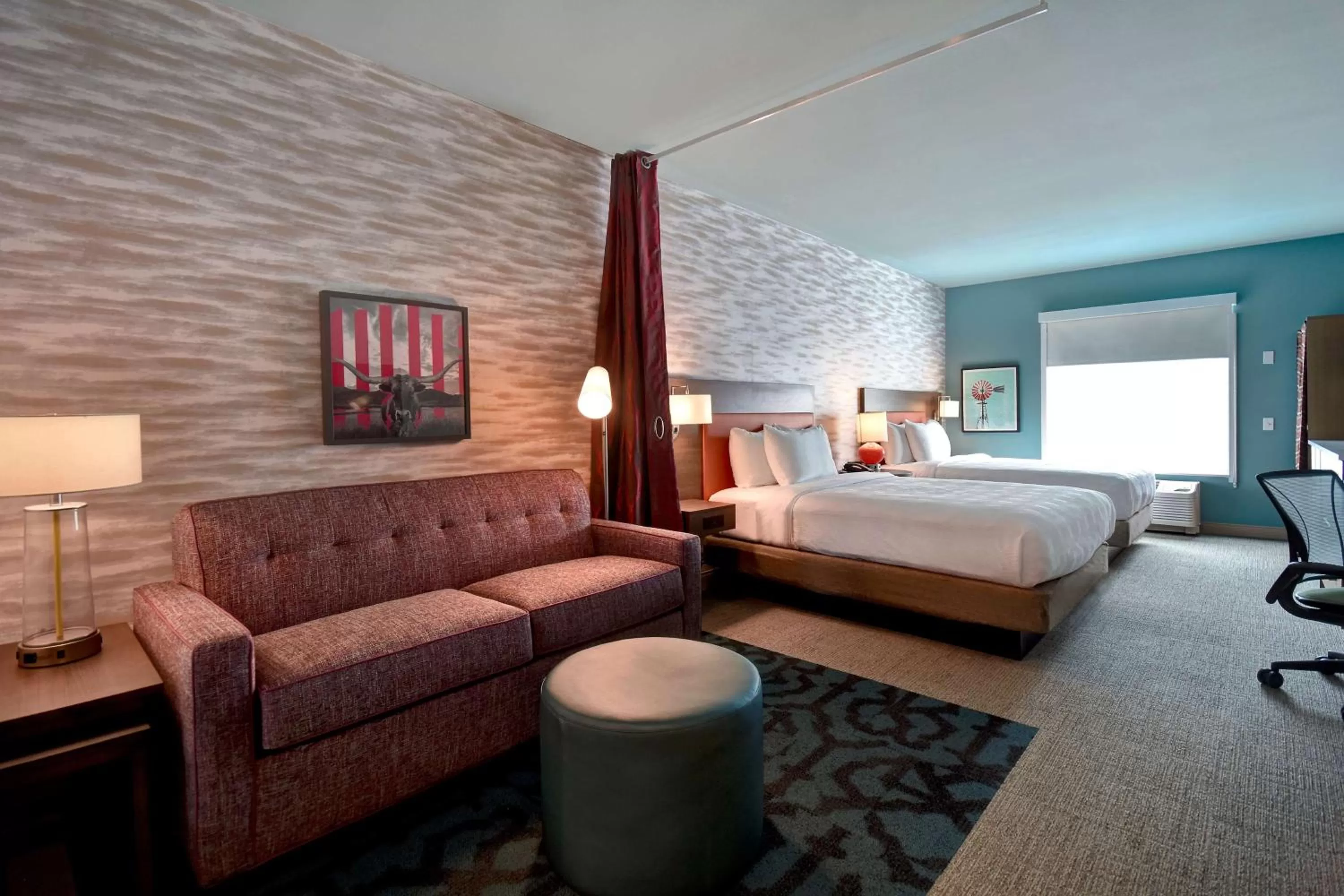 Living room, Bed in Home2 Suites By Hilton Odessa