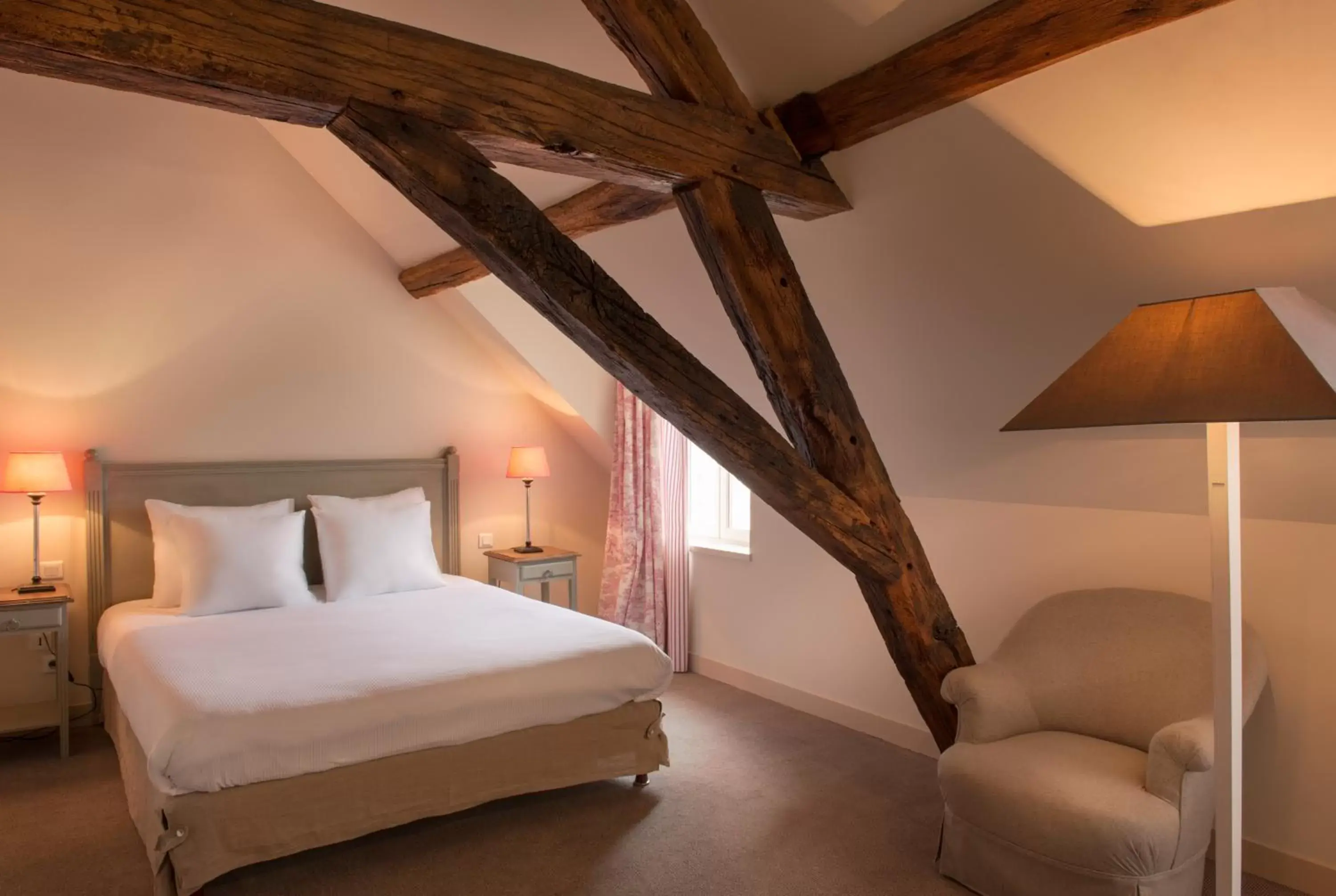 Bedroom, Bed in L'écu de Bretagne