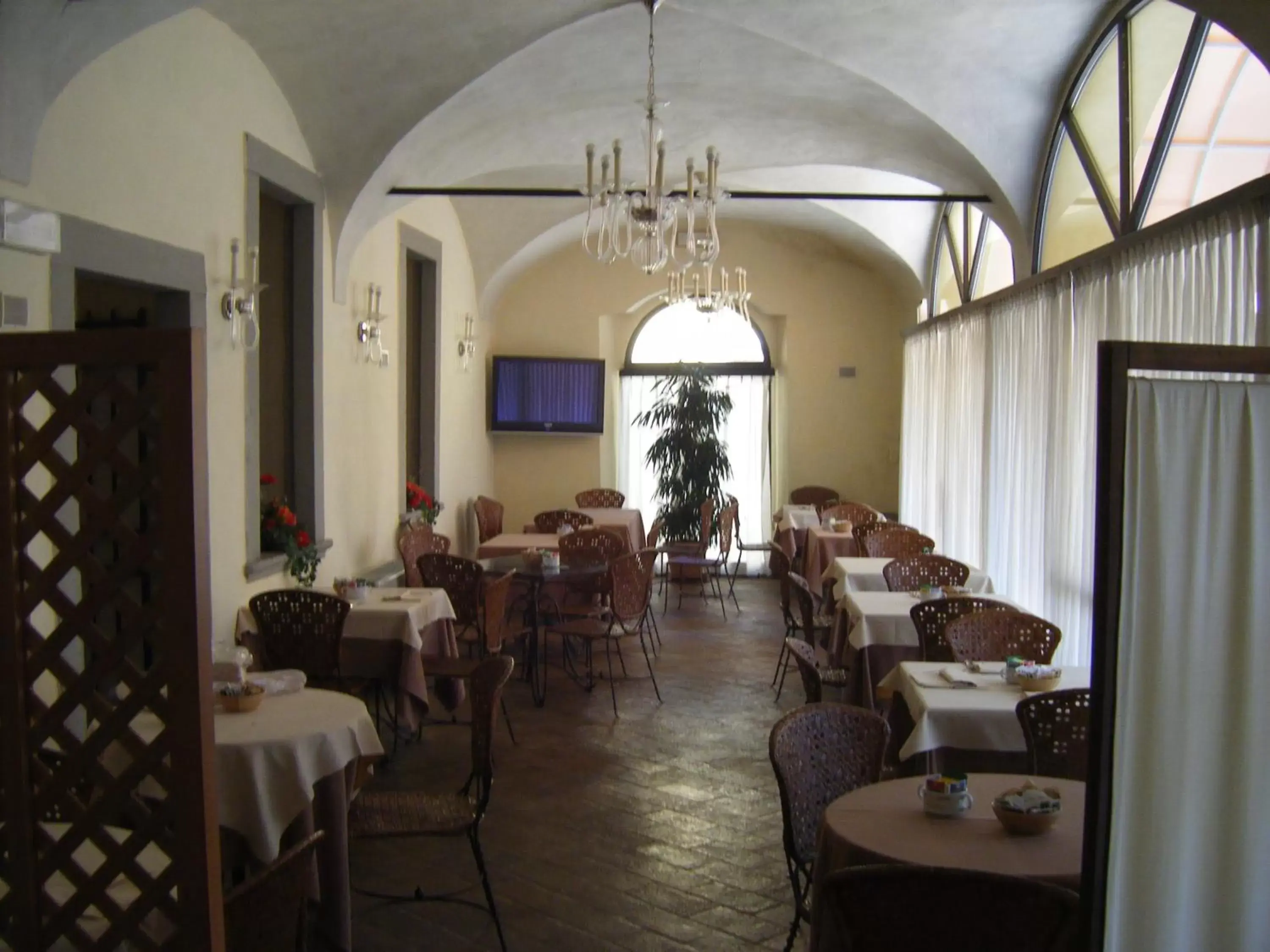 Communal lounge/ TV room, Restaurant/Places to Eat in Bes Hotel Bergamo La Muratella
