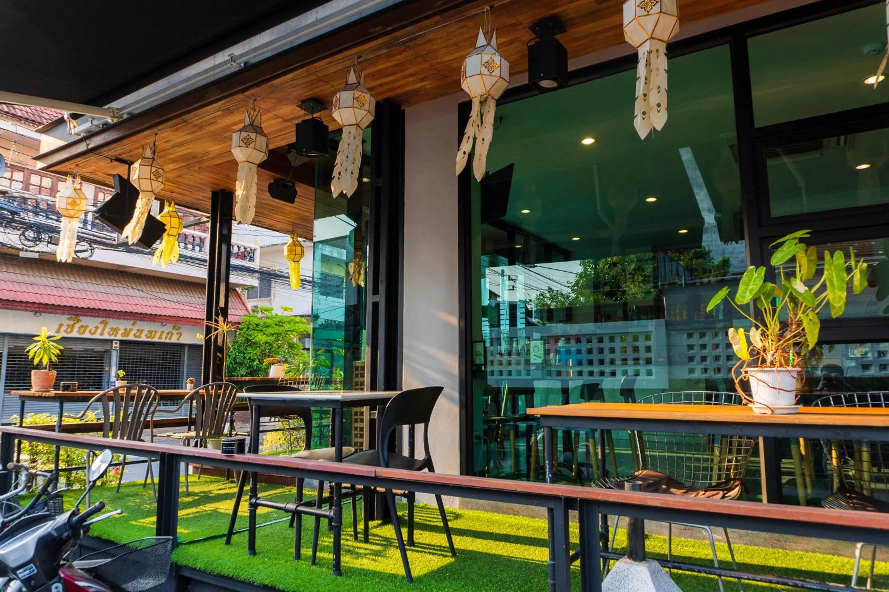 Restaurant/places to eat in Wealth Boutique Hotel Chiang Mai