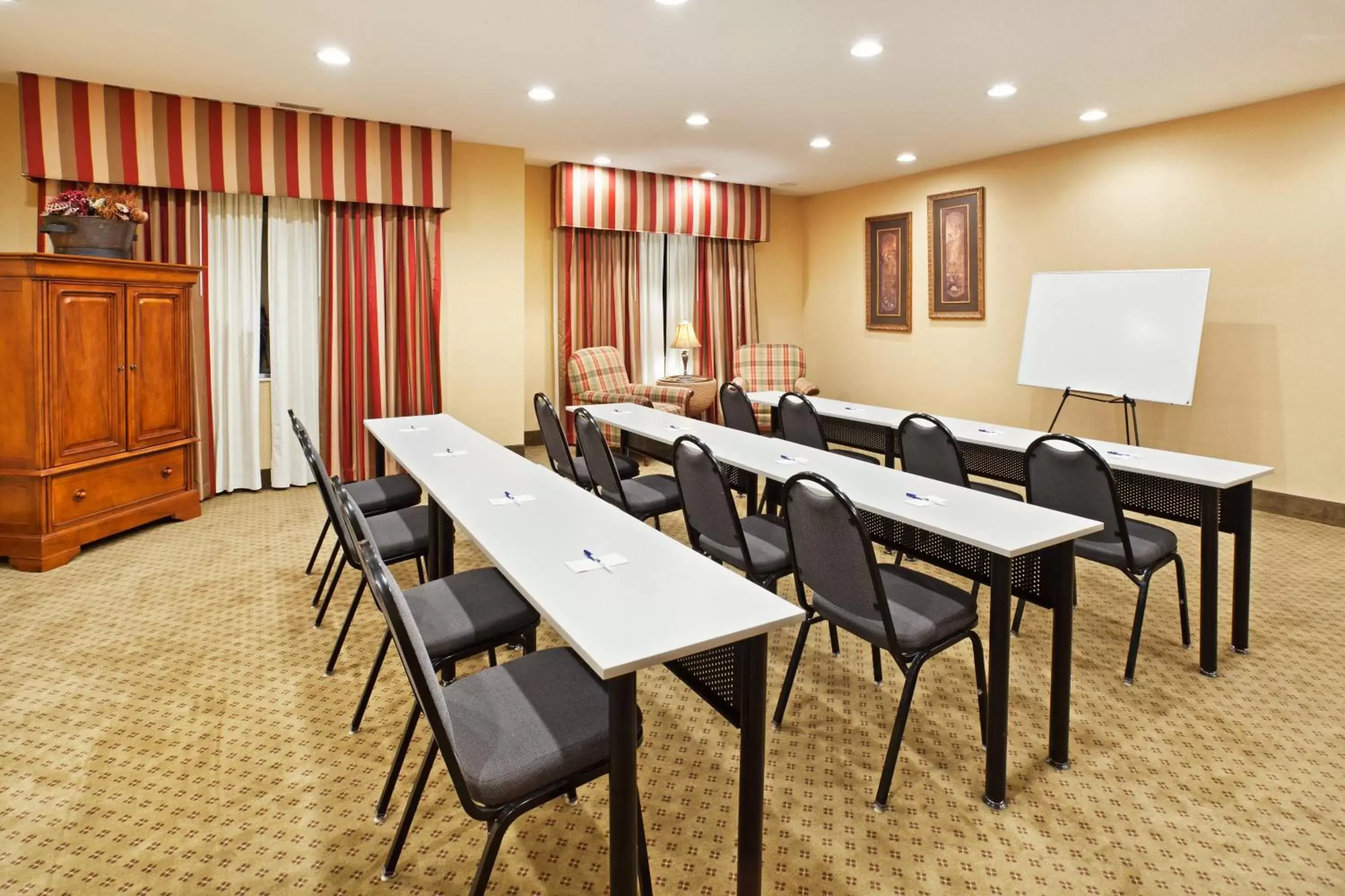 Meeting/conference room in Holiday Inn Express and Suites Pikeville, an IHG Hotel